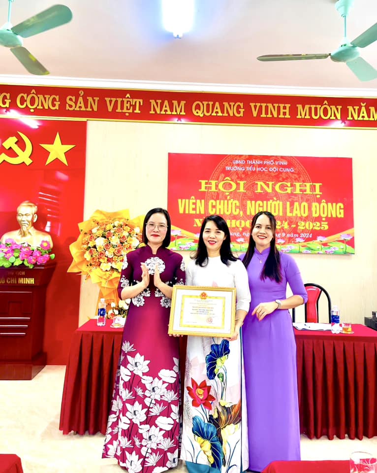 TRƯỜNG TIỂU HỌC ĐỘI CUNG TỔ CHỨC HỘI NGHỊ VIÊN CHỨC, NGƯỜI LAO ĐỘNG NĂM HỌC 2024 - 2025