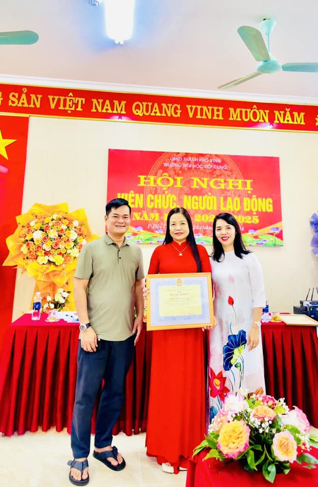 TRƯỜNG TIỂU HỌC ĐỘI CUNG TỔ CHỨC HỘI NGHỊ VIÊN CHỨC, NGƯỜI LAO ĐỘNG NĂM HỌC 2024 - 2025