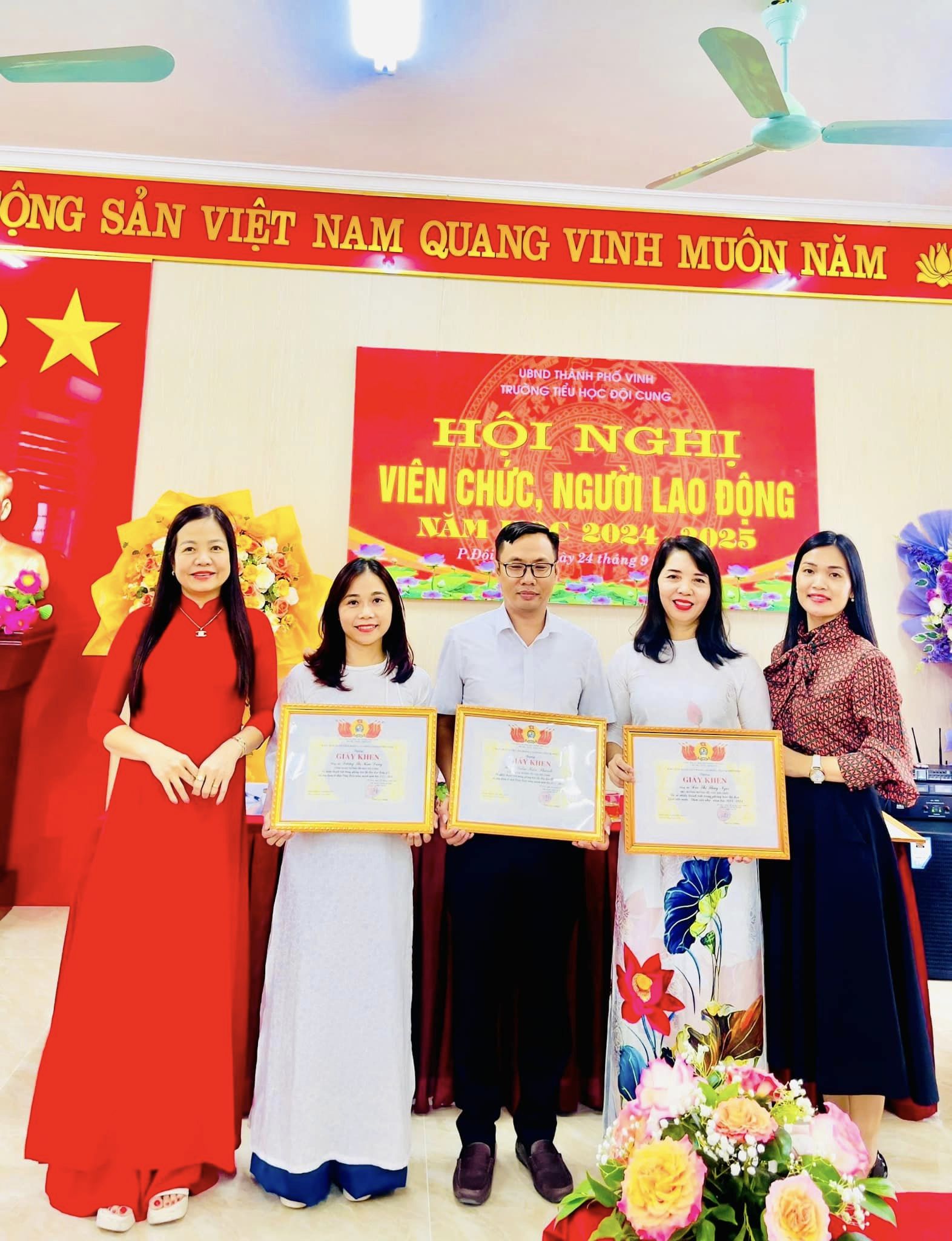 TRƯỜNG TIỂU HỌC ĐỘI CUNG TỔ CHỨC HỘI NGHỊ VIÊN CHỨC, NGƯỜI LAO ĐỘNG NĂM HỌC 2024 - 2025