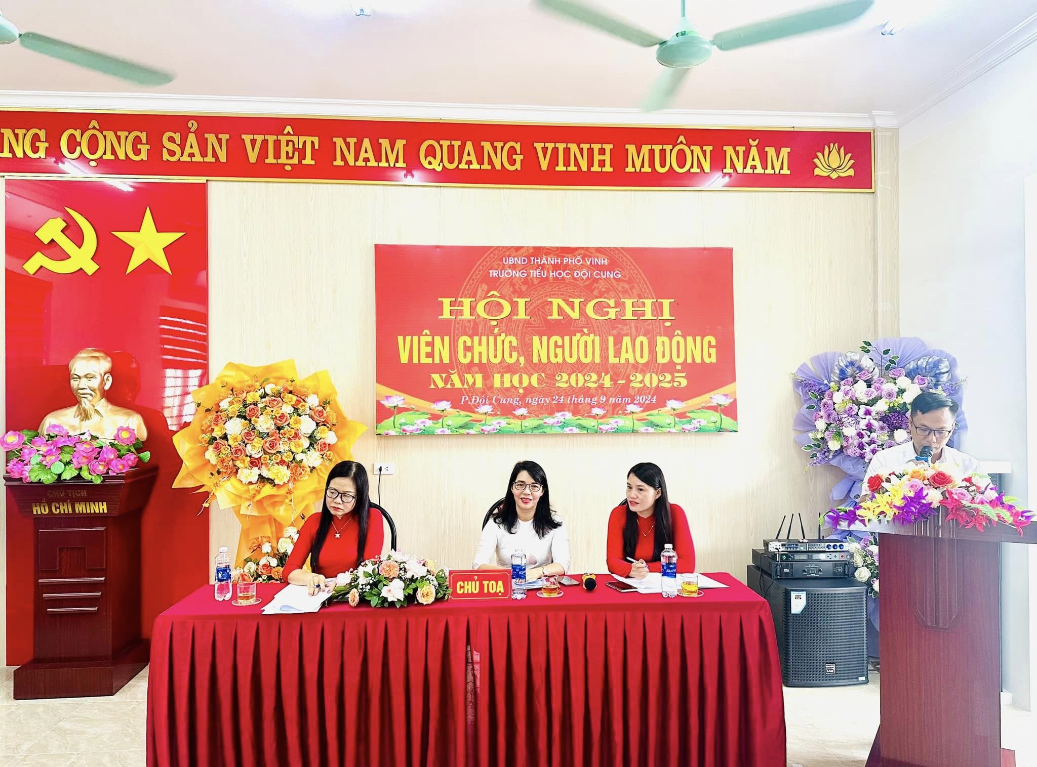 TRƯỜNG TIỂU HỌC ĐỘI CUNG TỔ CHỨC HỘI NGHỊ VIÊN CHỨC, NGƯỜI LAO ĐỘNG NĂM HỌC 2024 - 2025