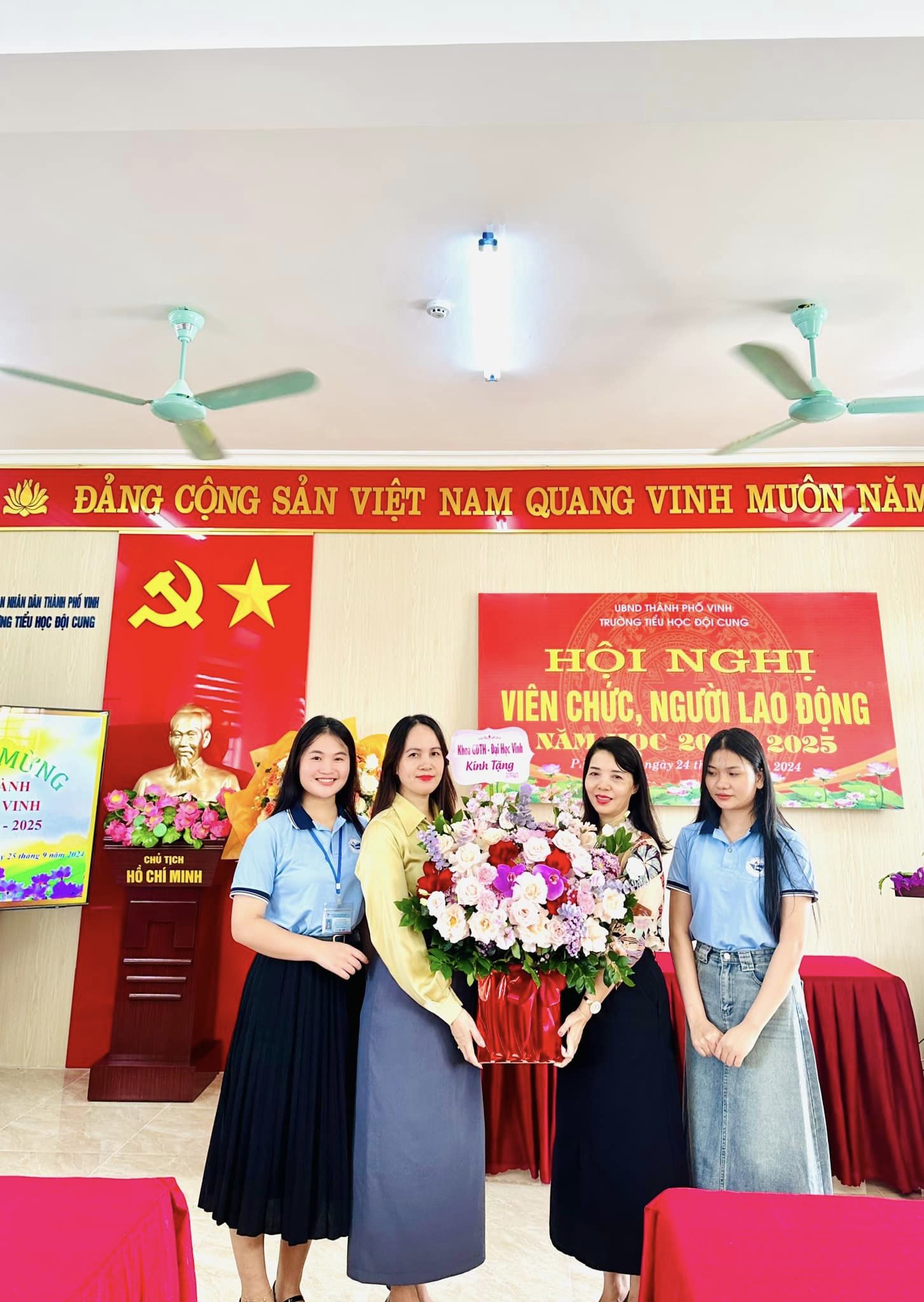 TRƯỜNG TIỂU HỌC ĐỘI CUNG HÂN HOAN CHÀO ĐÓN CÁC BẠN SINH VIÊN K63, KHOA GIÁO DỤC TIỂU HỌC, TRƯỜNG ĐẠI HỌC VINH VỀ RÈN LUYỆN NGHIỆP VỤ SƯ PHẠM TẠI TRƯỜNG