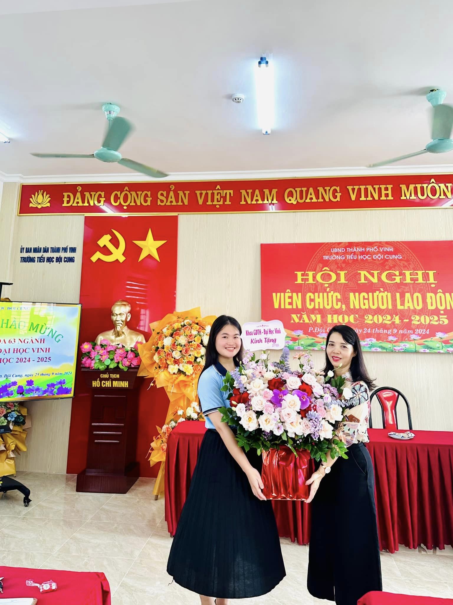 TRƯỜNG TIỂU HỌC ĐỘI CUNG HÂN HOAN CHÀO ĐÓN CÁC BẠN SINH VIÊN K63, KHOA GIÁO DỤC TIỂU HỌC, TRƯỜNG ĐẠI HỌC VINH VỀ RÈN LUYỆN NGHIỆP VỤ SƯ PHẠM TẠI TRƯỜNG