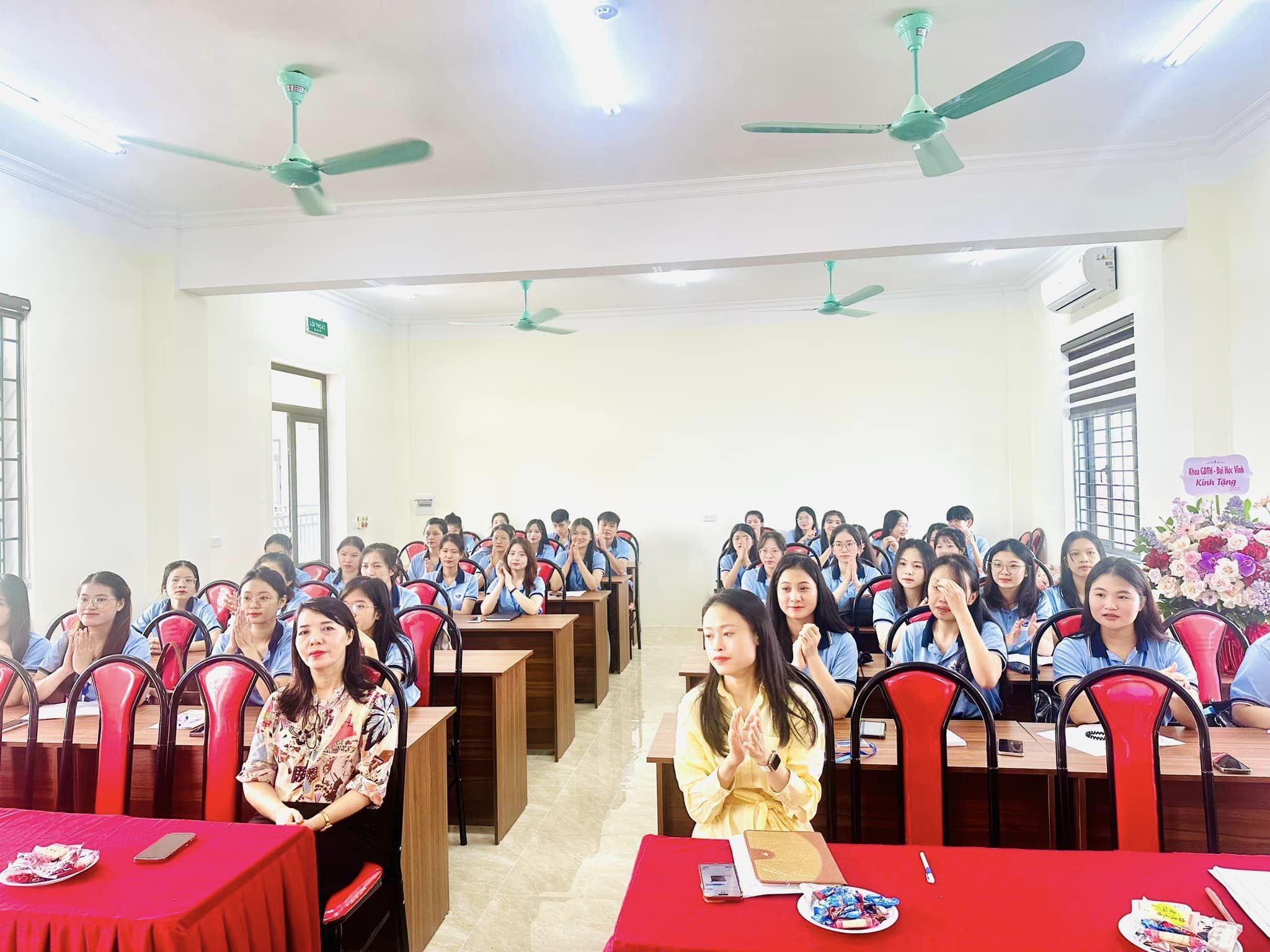 TRƯỜNG TIỂU HỌC ĐỘI CUNG HÂN HOAN CHÀO ĐÓN CÁC BẠN SINH VIÊN K63, KHOA GIÁO DỤC TIỂU HỌC, TRƯỜNG ĐẠI HỌC VINH VỀ RÈN LUYỆN NGHIỆP VỤ SƯ PHẠM TẠI TRƯỜNG