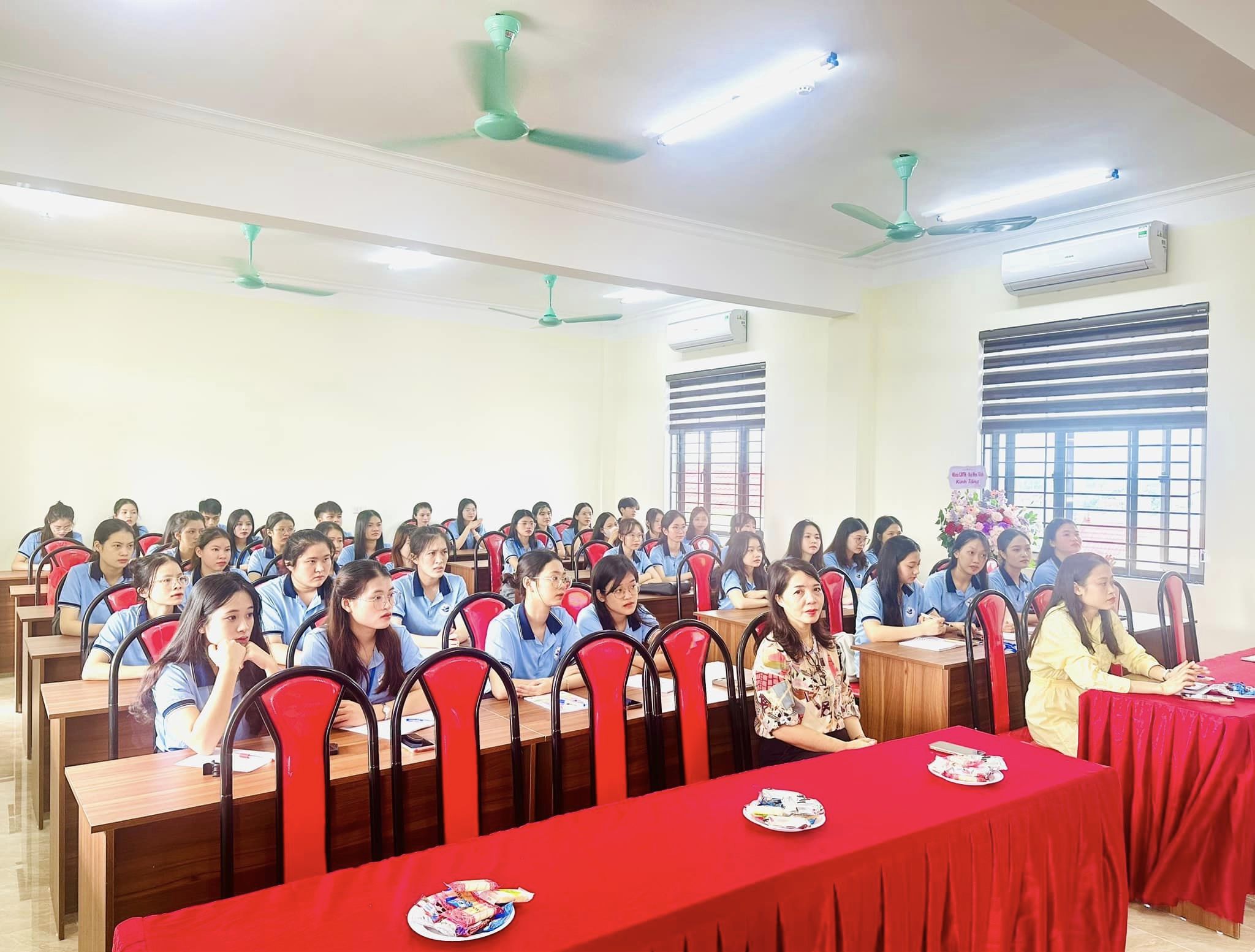 TRƯỜNG TIỂU HỌC ĐỘI CUNG HÂN HOAN CHÀO ĐÓN CÁC BẠN SINH VIÊN K63, KHOA GIÁO DỤC TIỂU HỌC, TRƯỜNG ĐẠI HỌC VINH VỀ RÈN LUYỆN NGHIỆP VỤ SƯ PHẠM TẠI TRƯỜNG