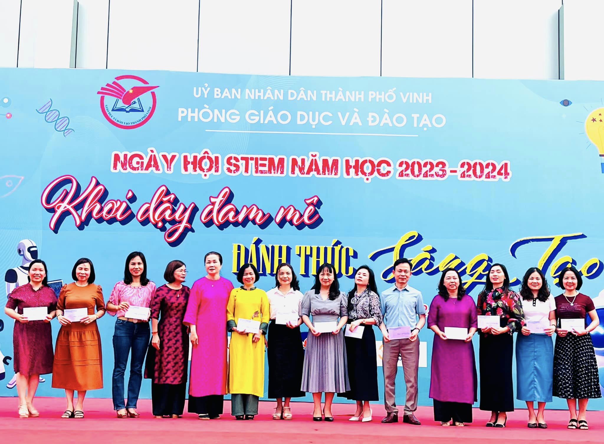 NGÀY HỘI STEM NĂM HỌC 2023 – 2024 VỚI CHỦ ĐỀ “KHƠI GỢI ĐAM MÊ, ĐÁNH THỨC SÁNG TẠO, HƯỚNG TỚI TƯƠNG LAI”