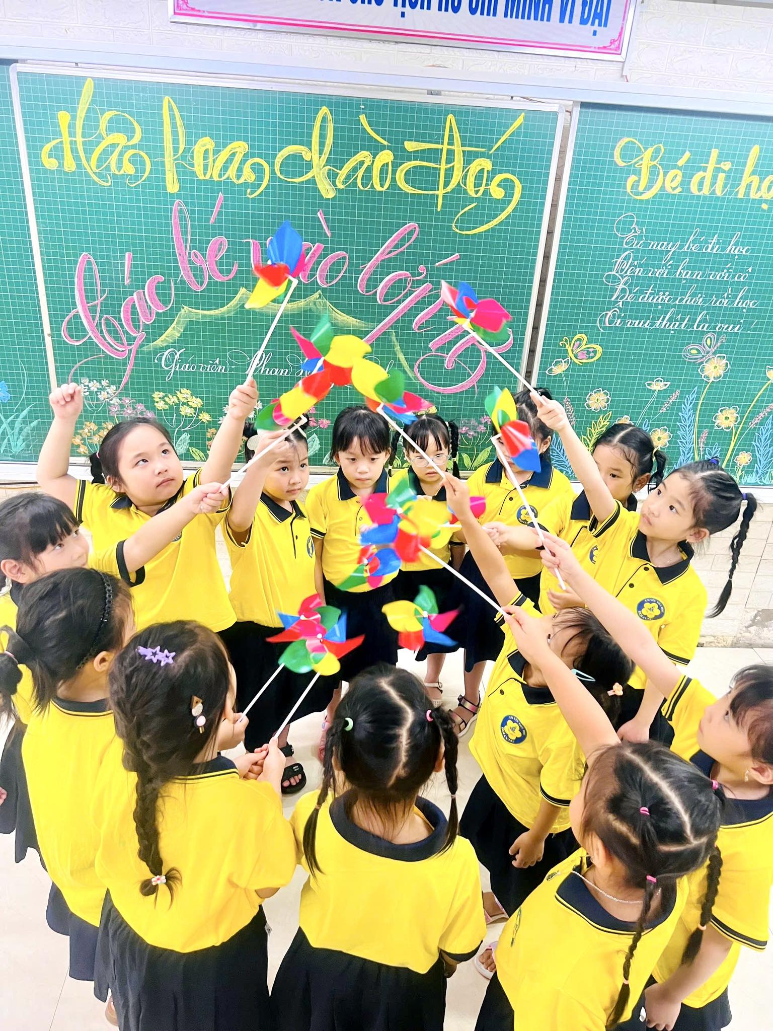 NIỀM VUI NGÀY TỰU TRƯỜNG!