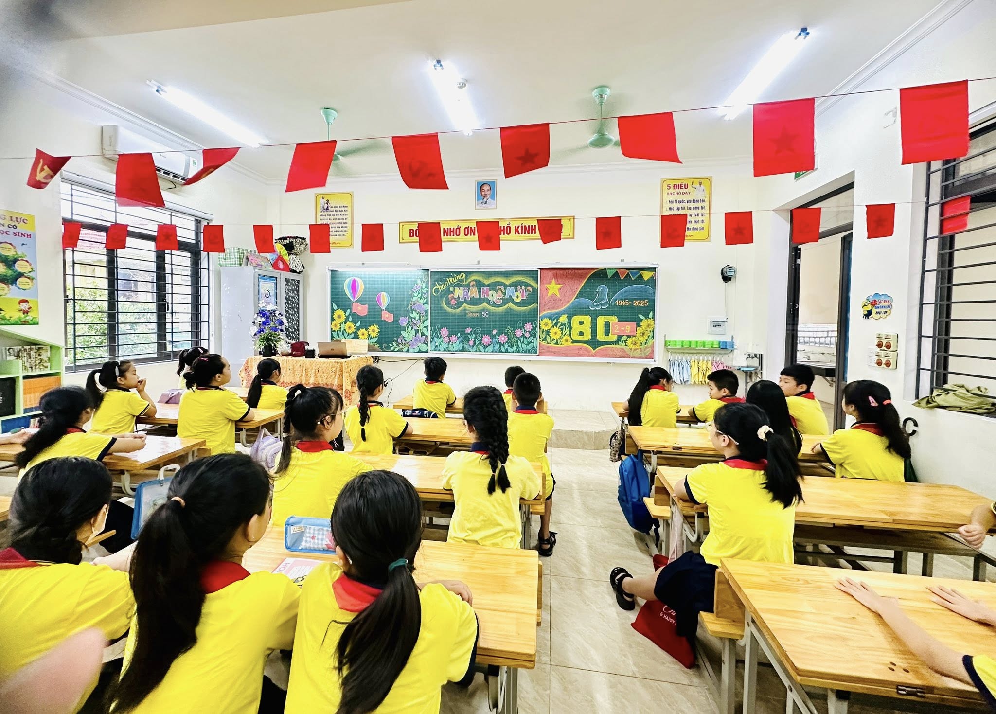 NIỀM VUI NGÀY TỰU TRƯỜNG!