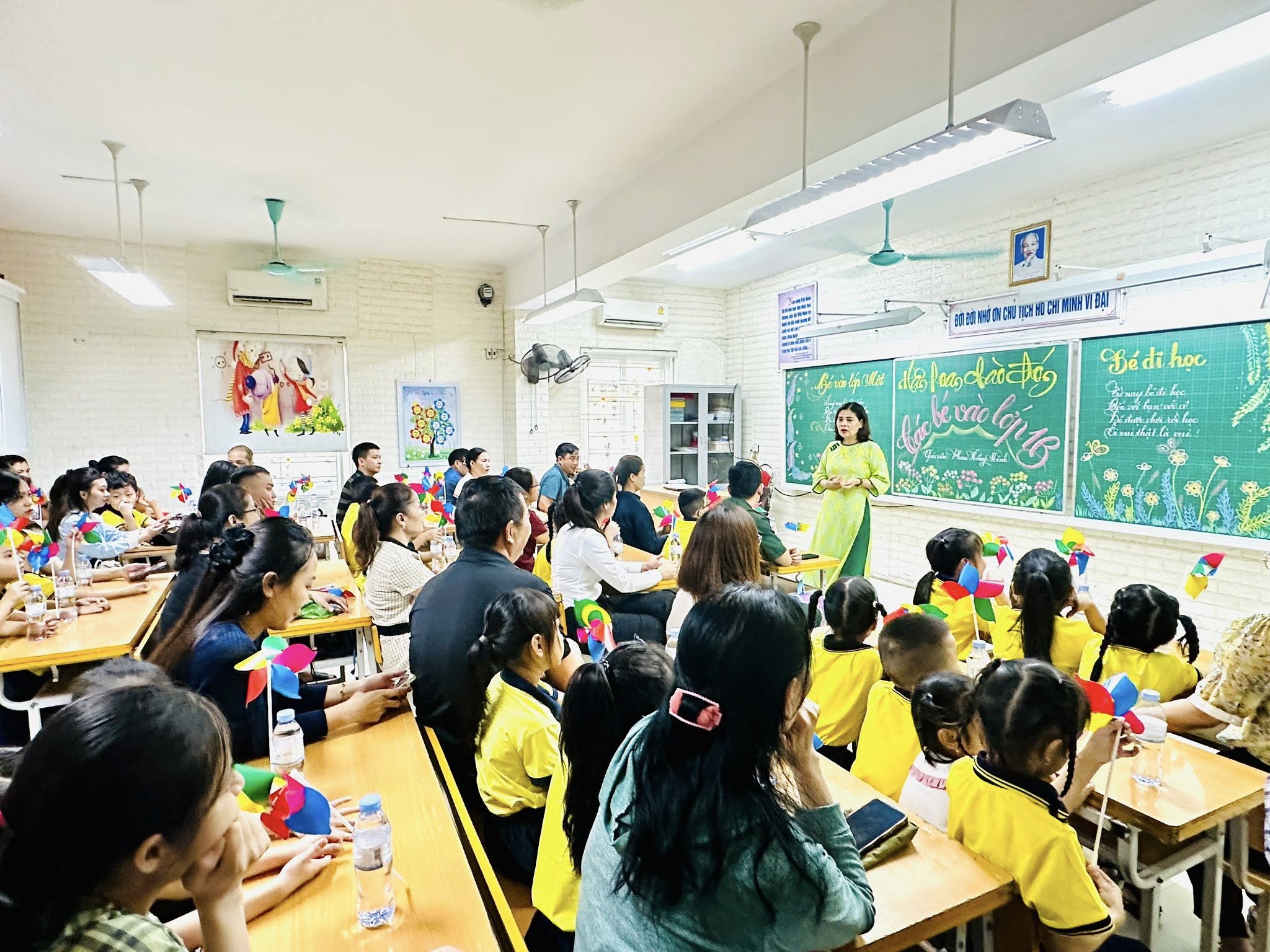 NIỀM VUI NGÀY TỰU TRƯỜNG!