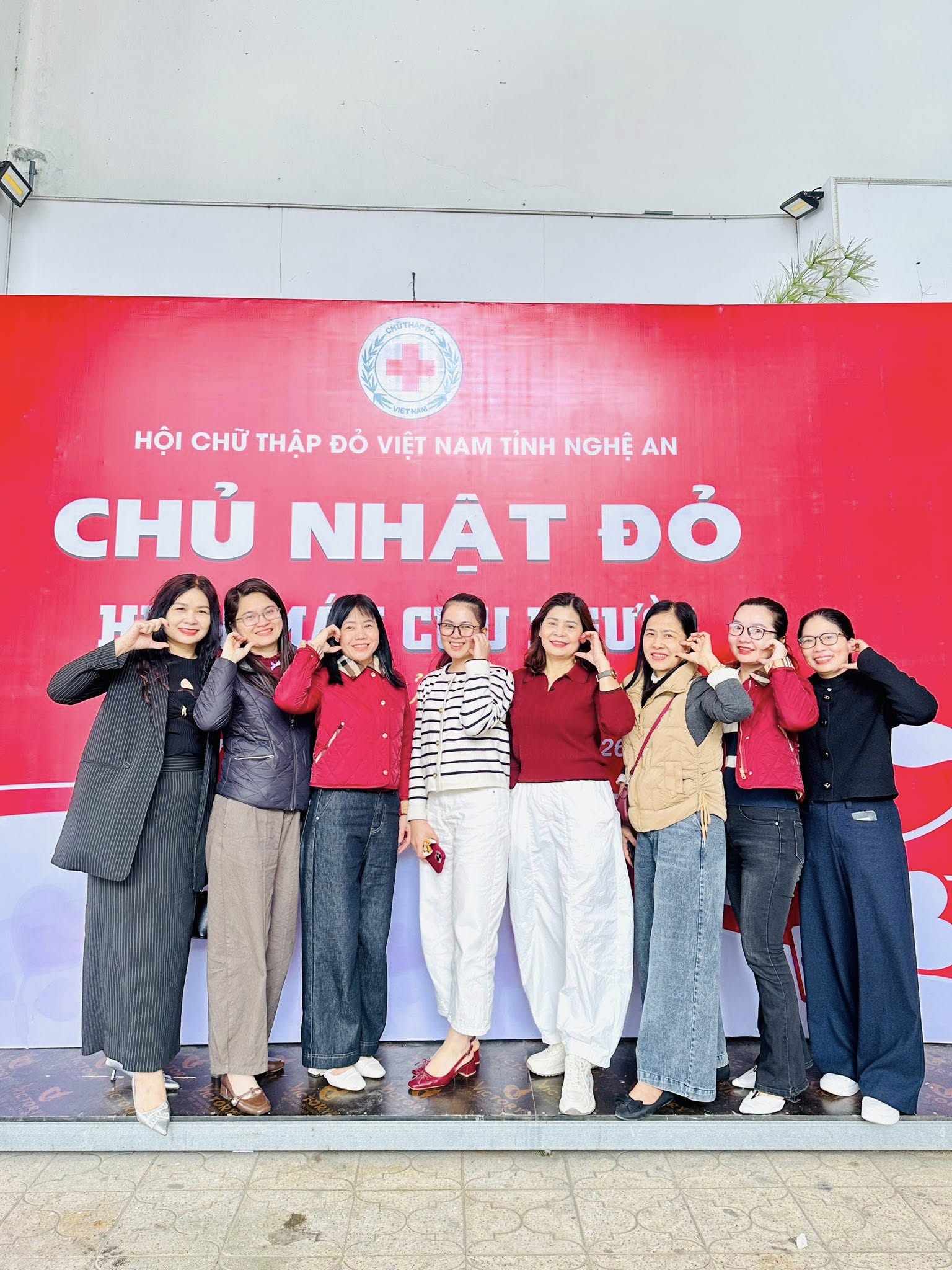 LAN TOẢ YÊU THƯƠNG – CHỦ NHẬT ĐỎ