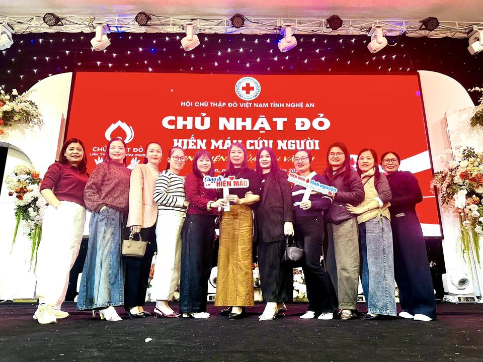 LAN TOẢ YÊU THƯƠNG – CHỦ NHẬT ĐỎ