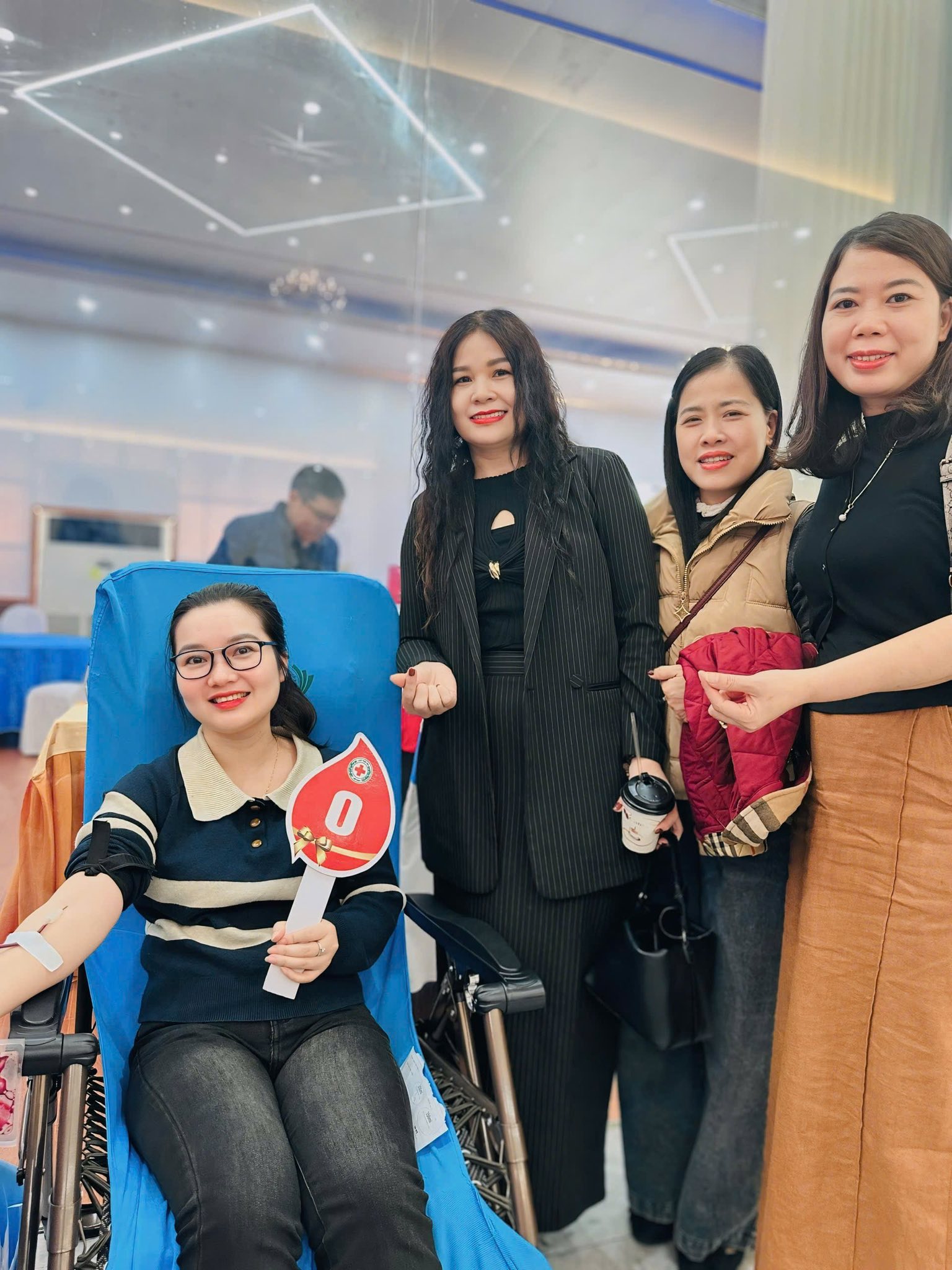 LAN TOẢ YÊU THƯƠNG – CHỦ NHẬT ĐỎ