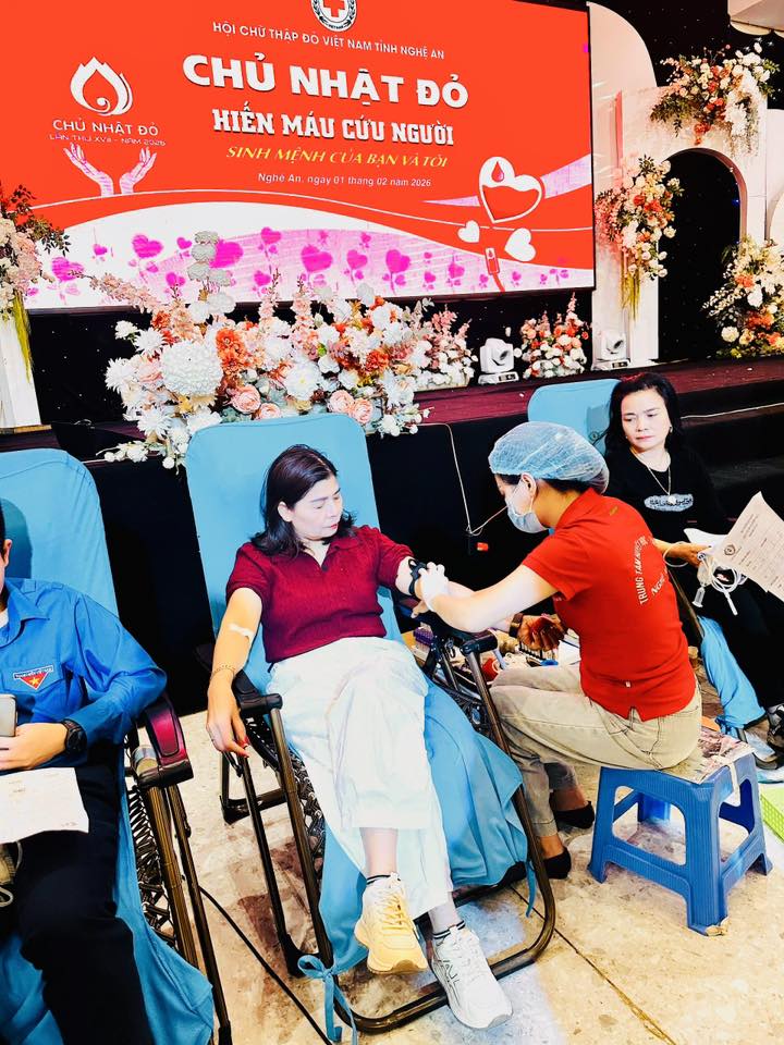 LAN TOẢ YÊU THƯƠNG – CHỦ NHẬT ĐỎ