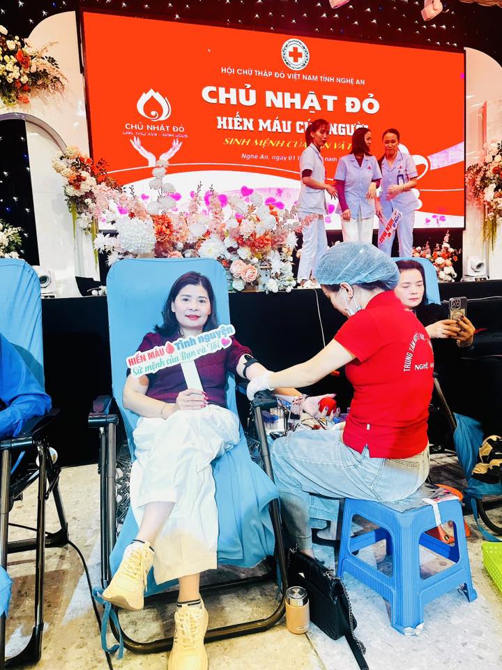 LAN TOẢ YÊU THƯƠNG – CHỦ NHẬT ĐỎ