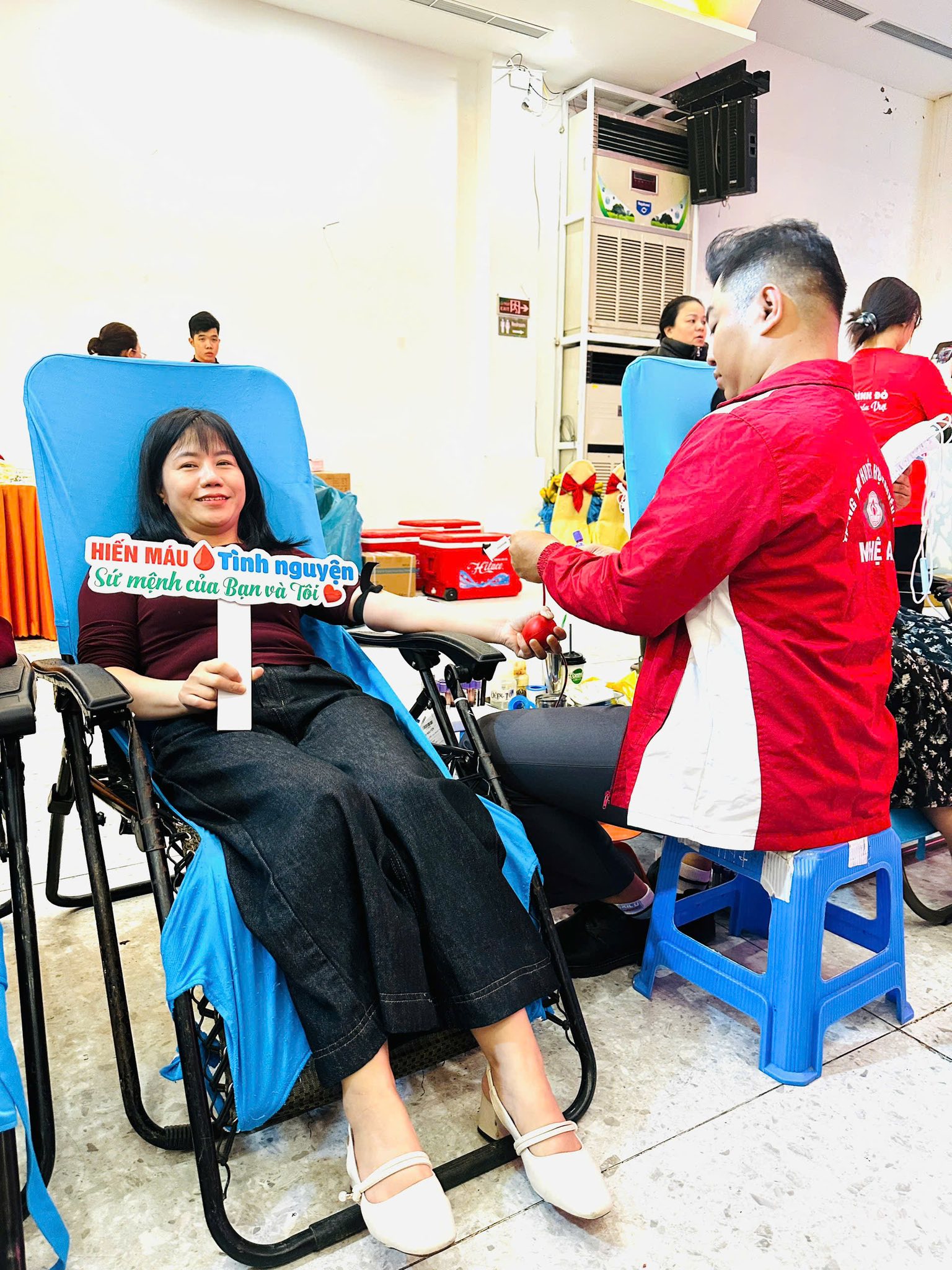 LAN TOẢ YÊU THƯƠNG – CHỦ NHẬT ĐỎ