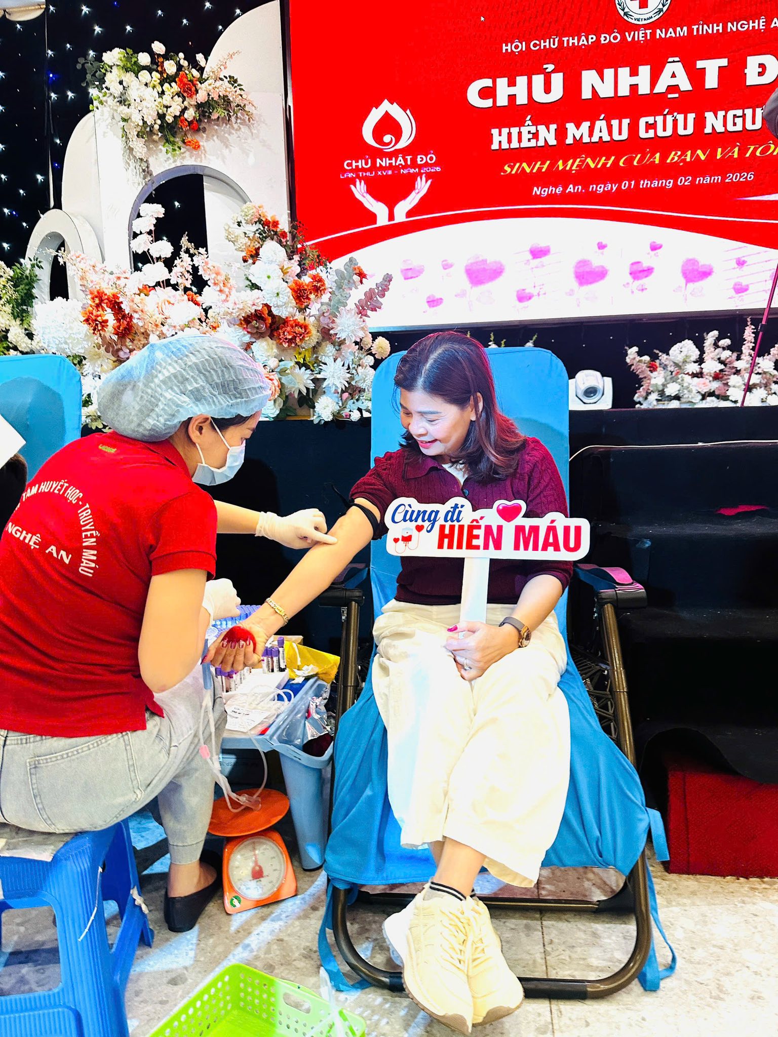 LAN TOẢ YÊU THƯƠNG – CHỦ NHẬT ĐỎ