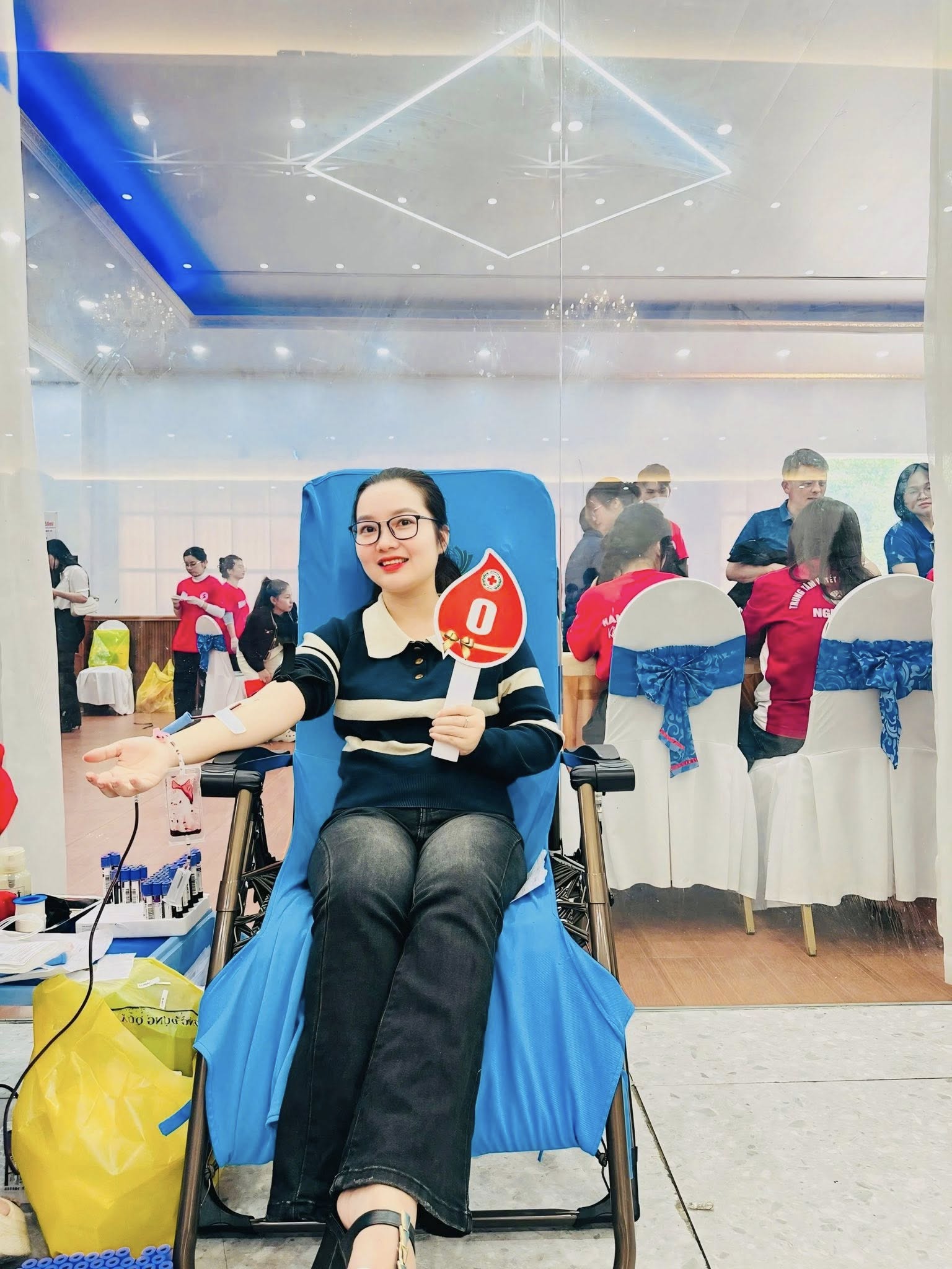 LAN TOẢ YÊU THƯƠNG – CHỦ NHẬT ĐỎ