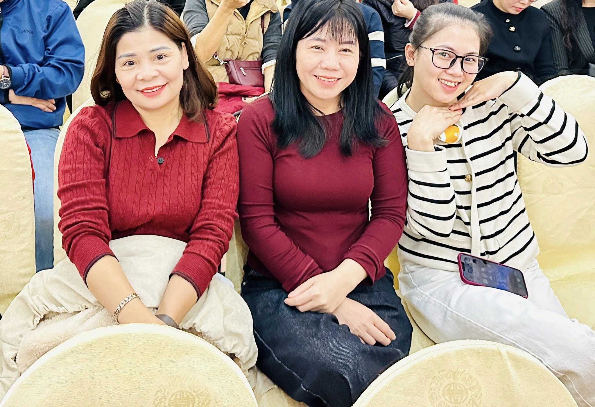 LAN TOẢ YÊU THƯƠNG – CHỦ NHẬT ĐỎ