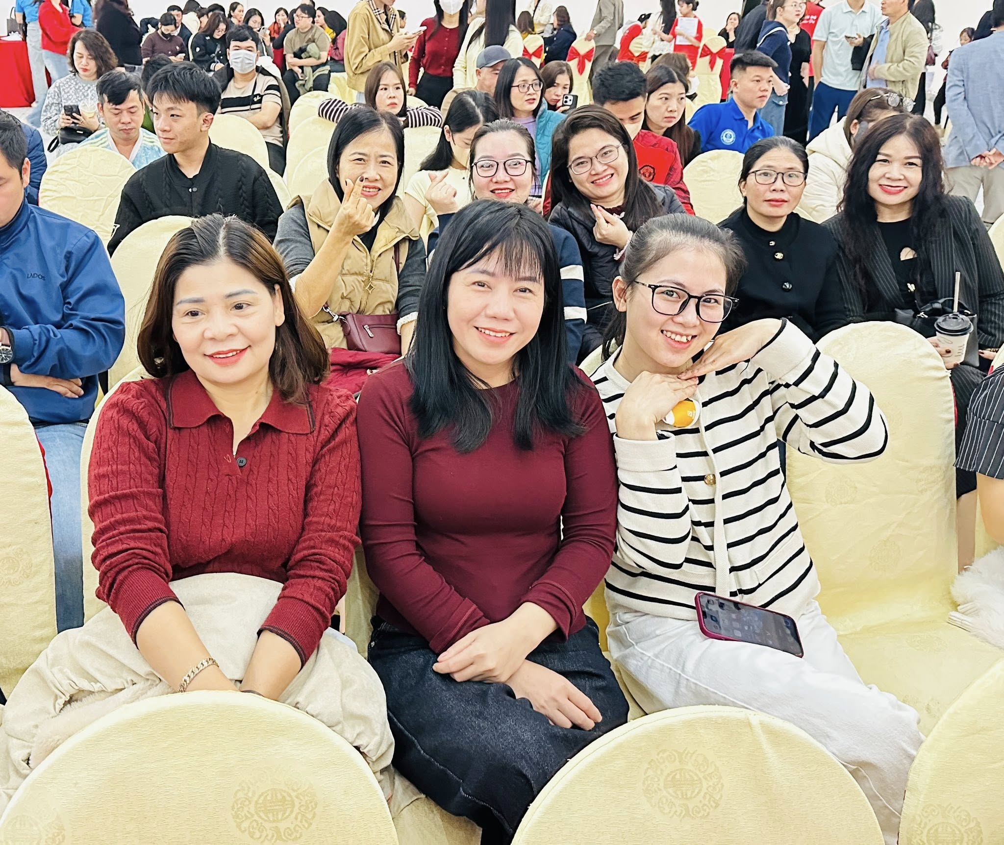 LAN TOẢ YÊU THƯƠNG – CHỦ NHẬT ĐỎ