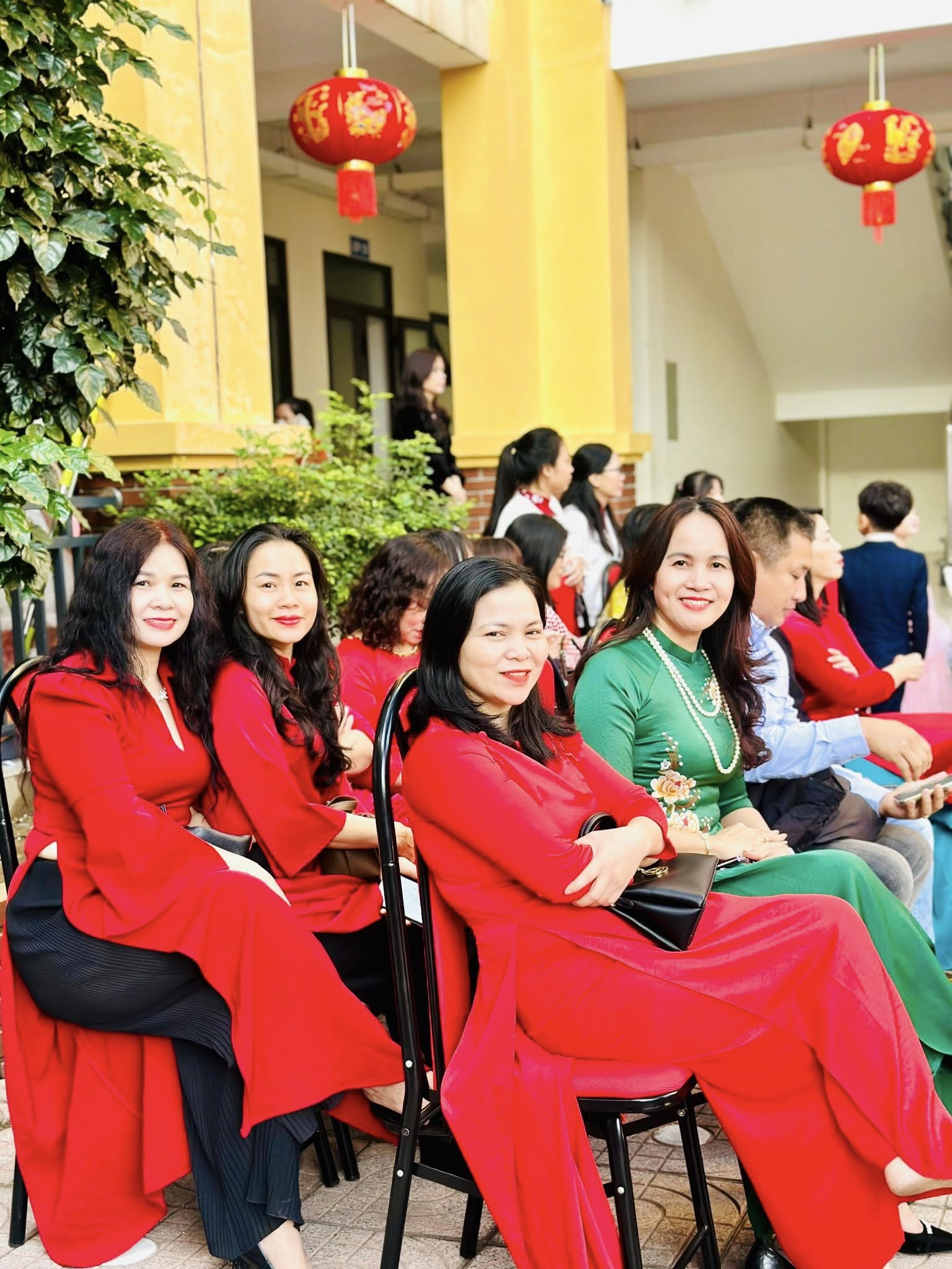 TÔN VINH VẺ ĐẸP NGƯỜI PHỤ NỮ VIỆT QUA TUẦN LỄ ÁO DÀI
