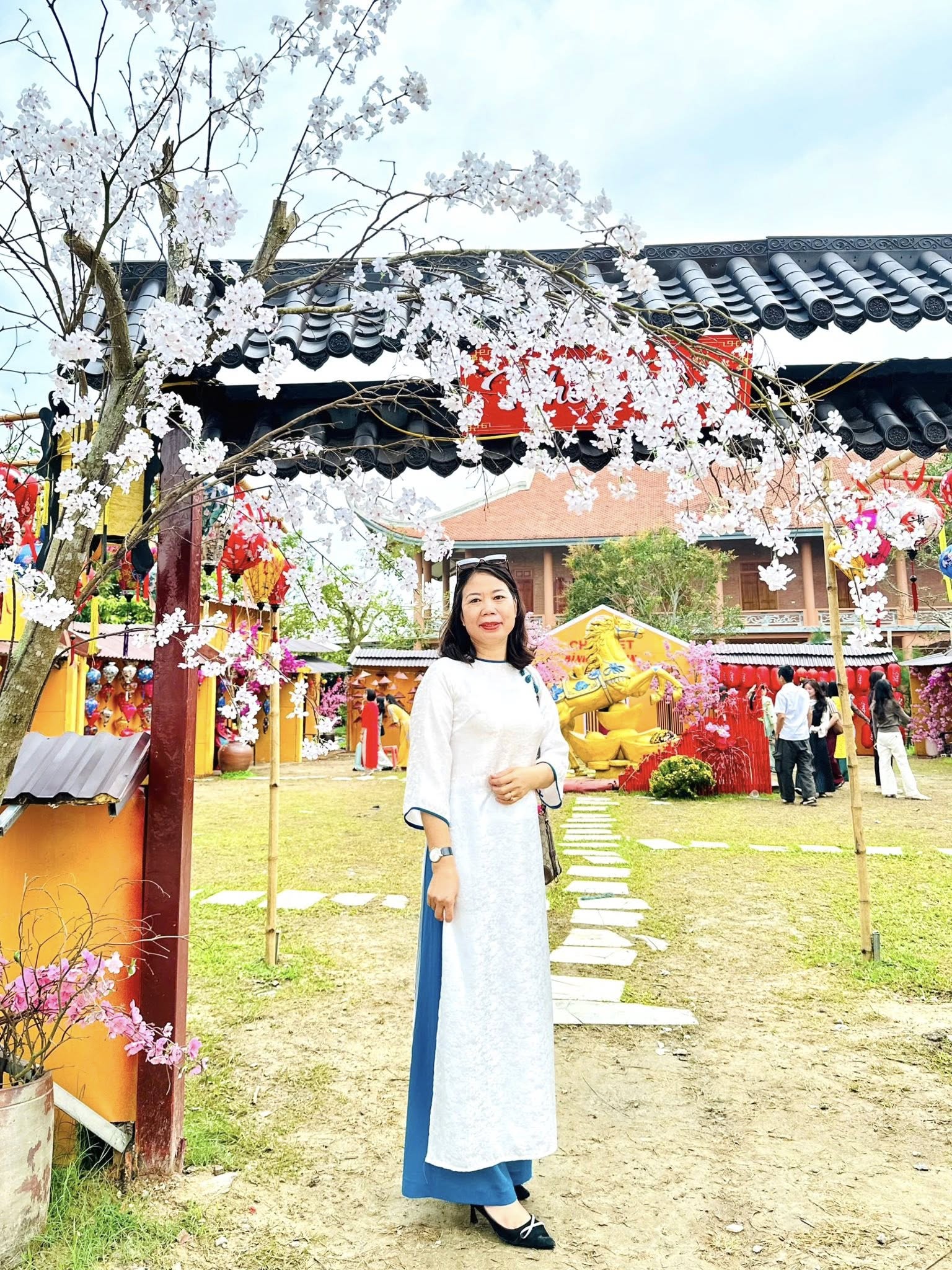 TÔN VINH VẺ ĐẸP NGƯỜI PHỤ NỮ VIỆT QUA TUẦN LỄ ÁO DÀI