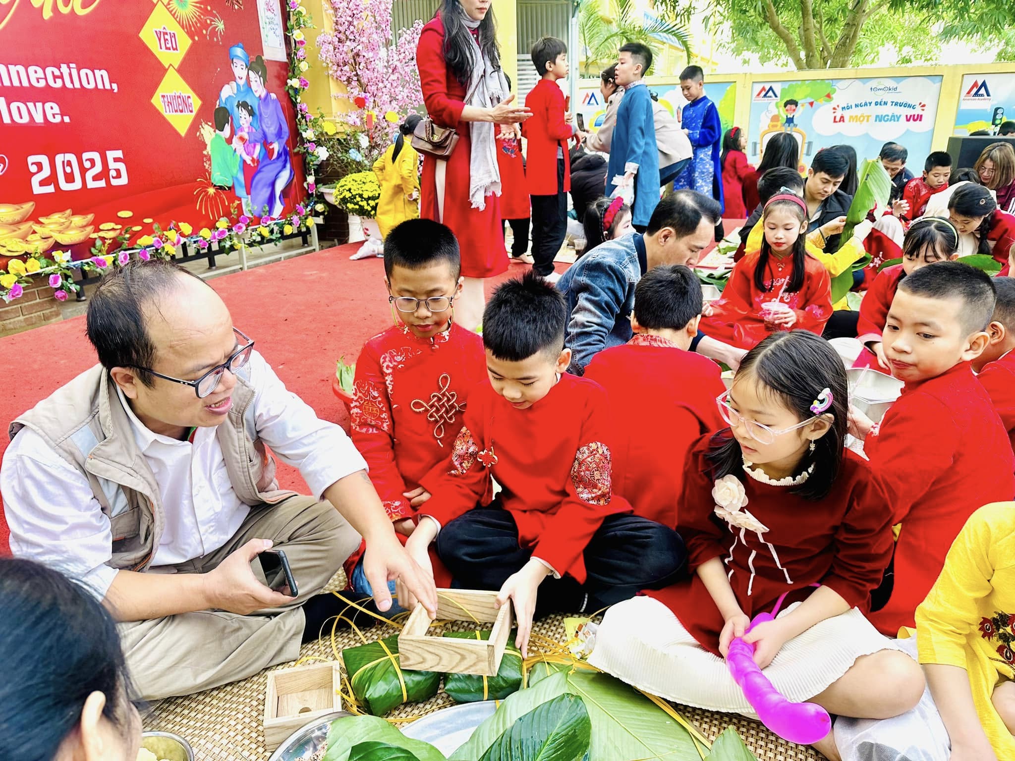 NGÀY HỘI “XUÂN YÊU THƯƠNG” NĂM 2025 MỪNG XUÂN ẤT TỴ CỦA TRƯỜNG TH ĐỘI CUNG