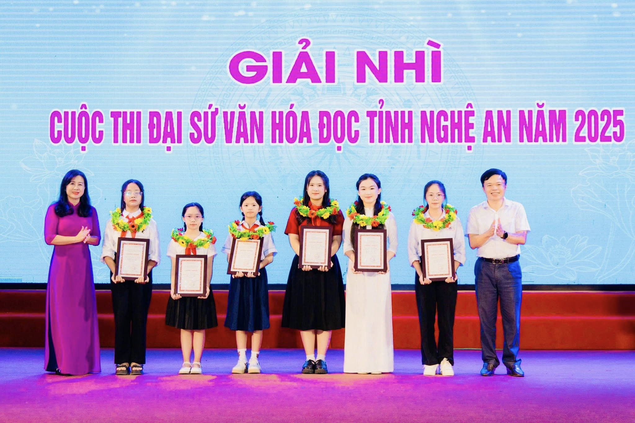 LỄ TRAO GIẢI ĐẠI SỨ VĂN HOÁ ĐỌC TỈNH NGHỆ AN