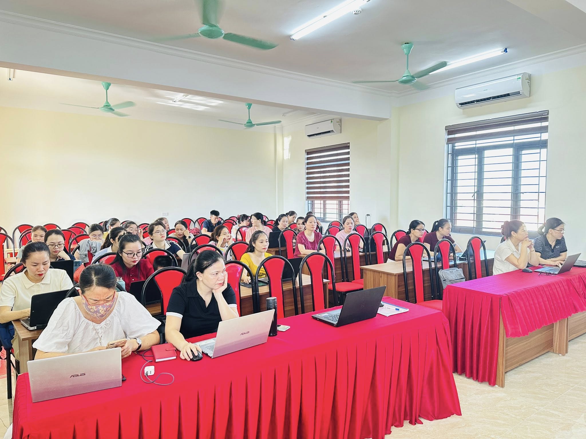 TẬP HUẤN ỨNG DỤNG CÔNG NGHỆ AI TRONG DẠY HỌC