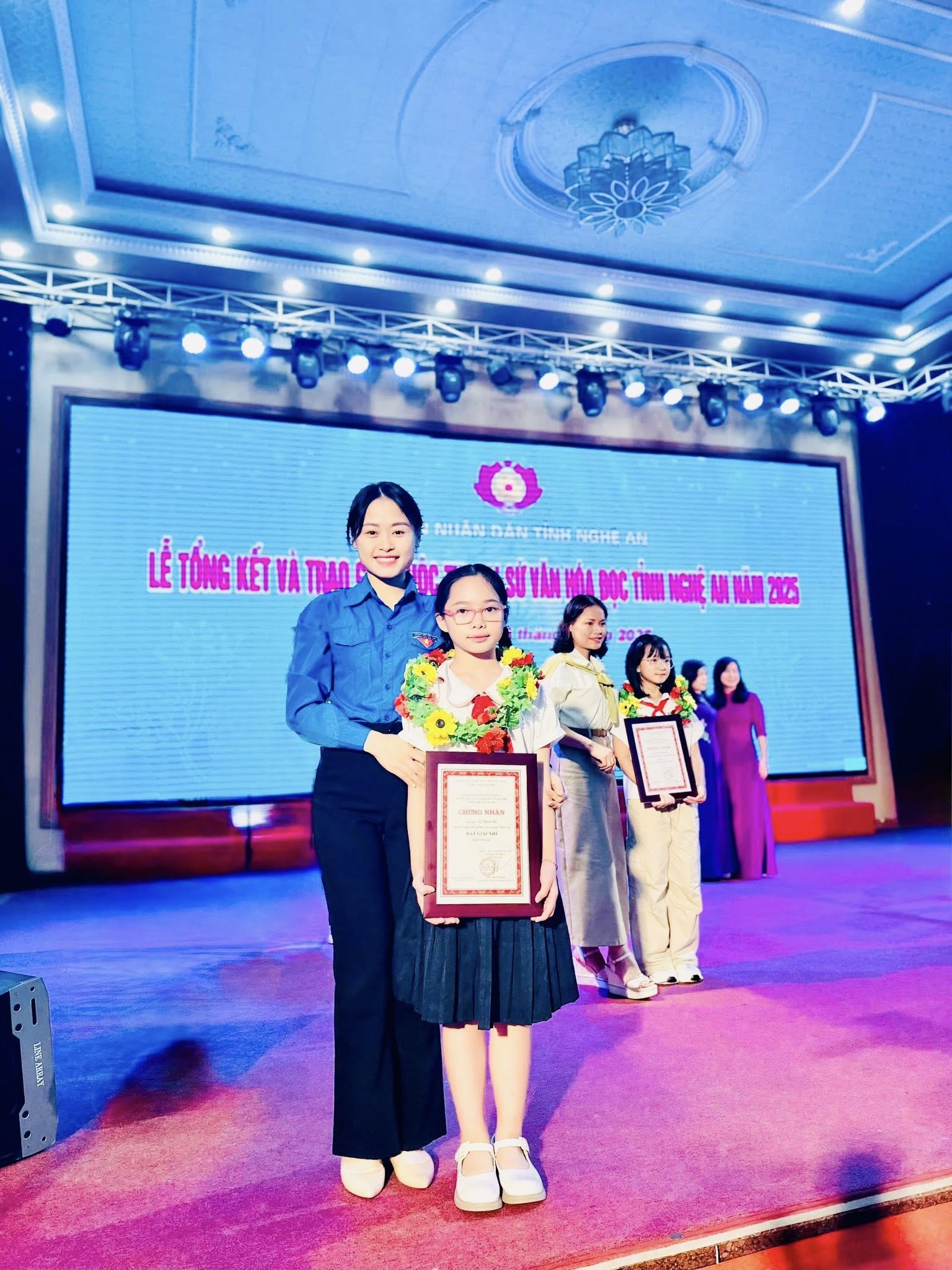 LỄ TRAO GIẢI ĐẠI SỨ VĂN HOÁ ĐỌC TỈNH NGHỆ AN