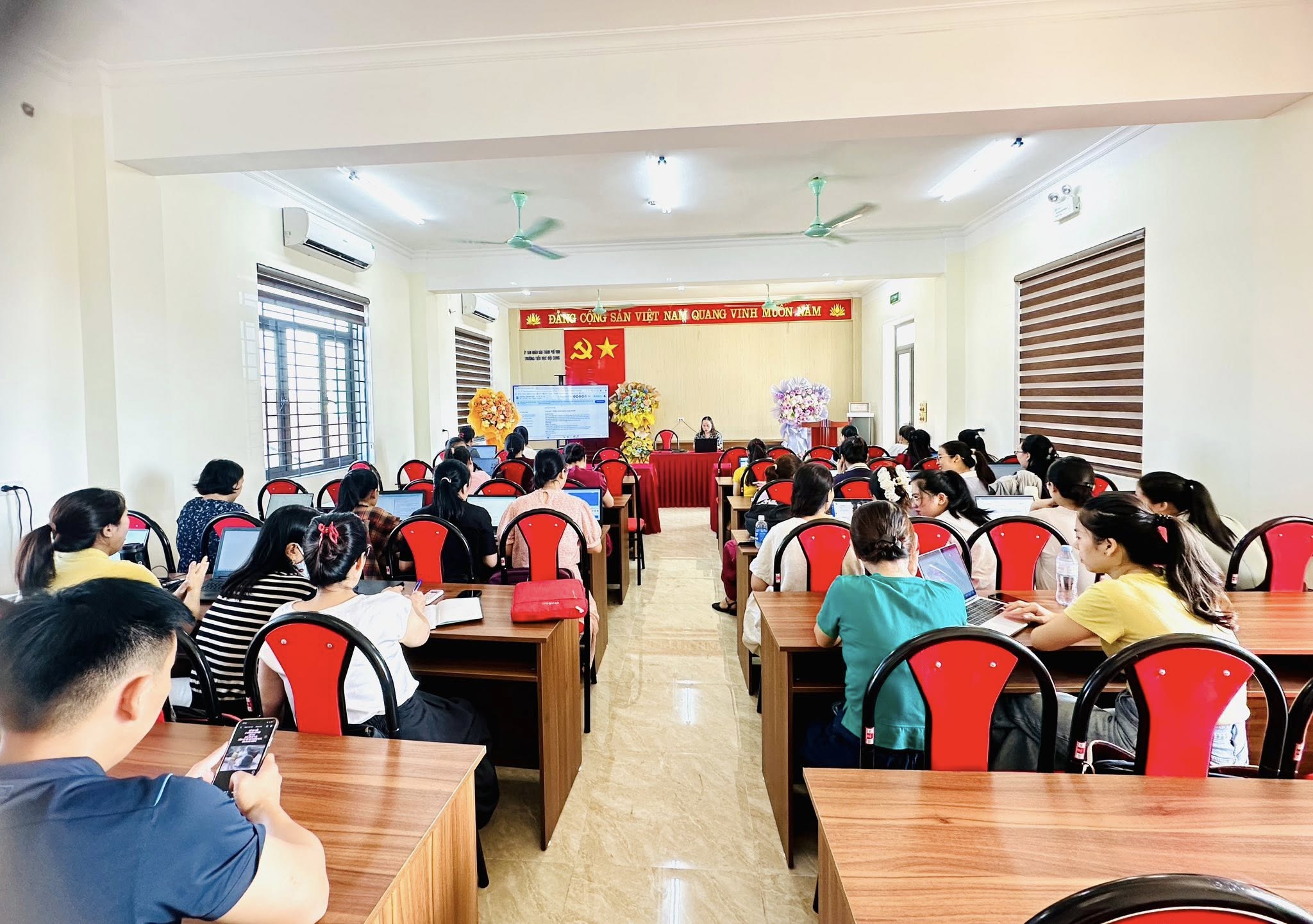 TẬP HUẤN ỨNG DỤNG CÔNG NGHỆ AI TRONG DẠY HỌC