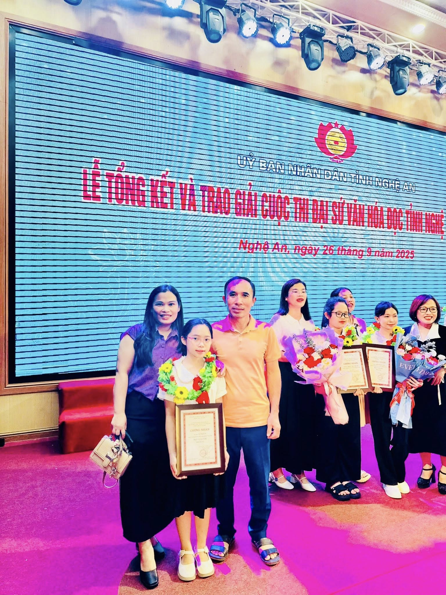 LỄ TRAO GIẢI ĐẠI SỨ VĂN HOÁ ĐỌC TỈNH NGHỆ AN