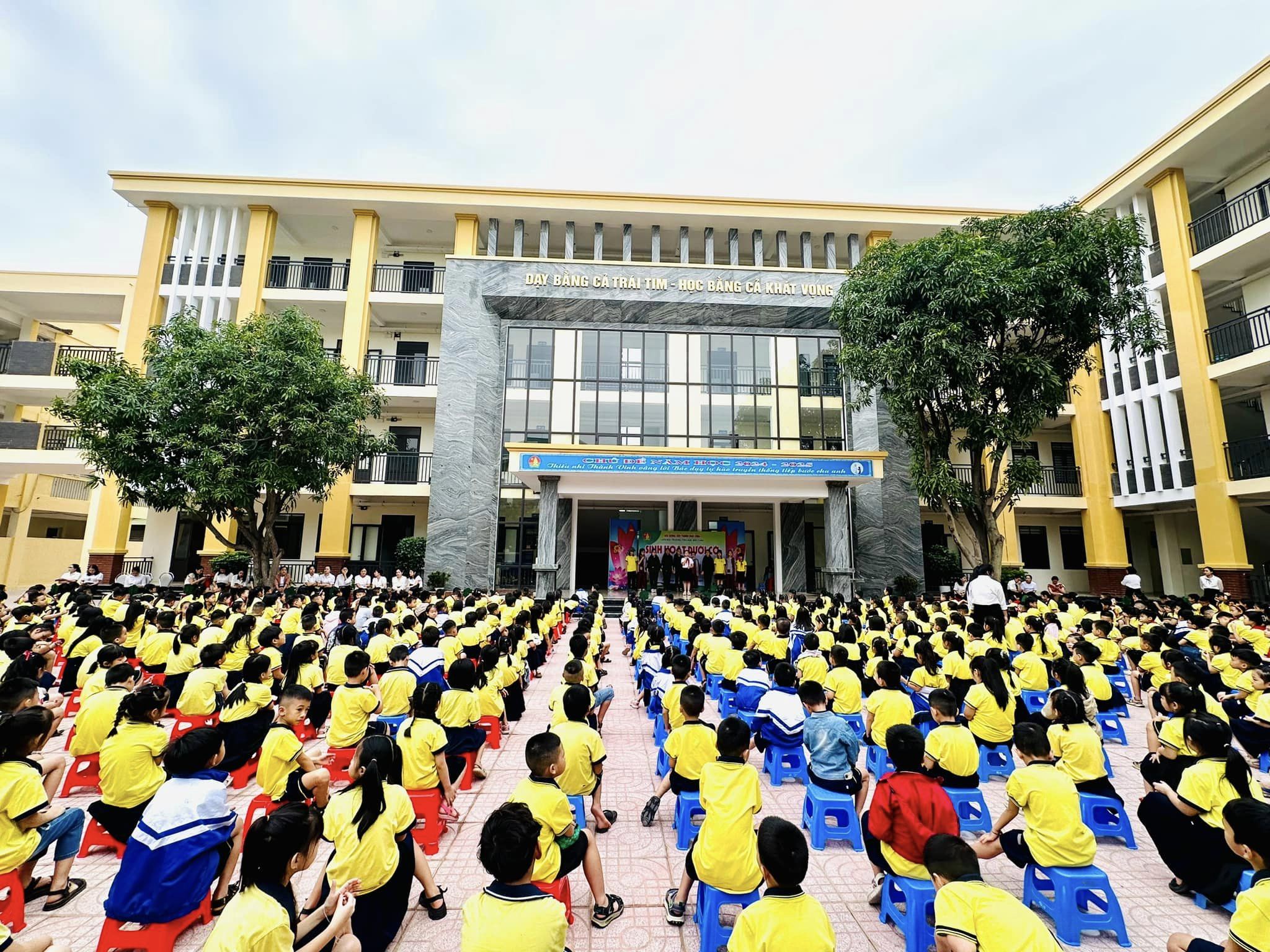 BUỔI SINH HOẠT CHÀO CỜ ĐẦU TUẦN