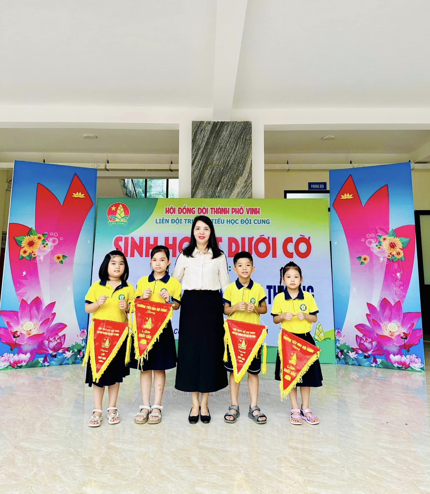 BUỔI SINH HOẠT CHÀO CỜ ĐẦU TUẦN