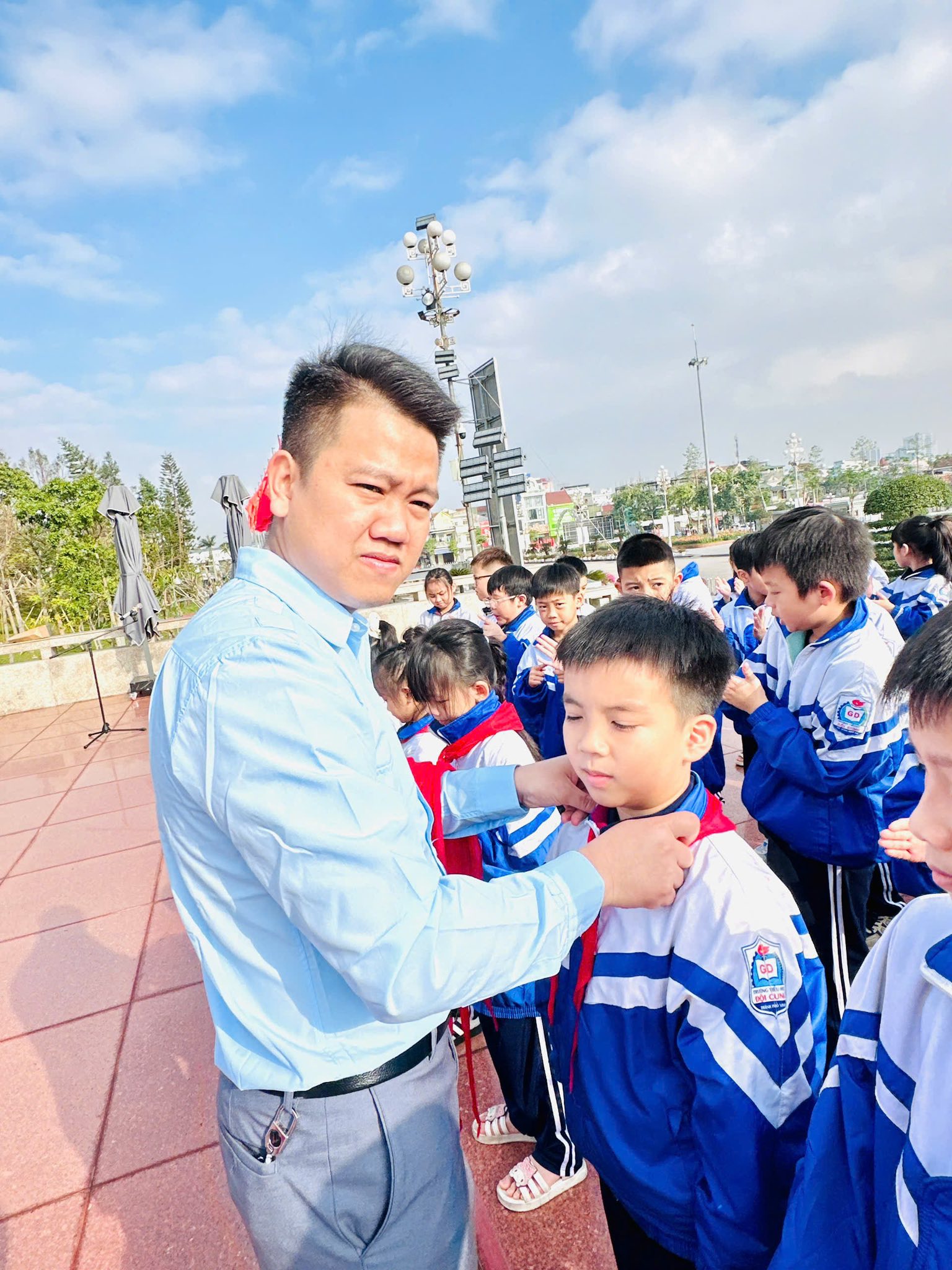 LỄ KẾT NẠP ĐỘI VIÊN - NIỀM TỰ HÀO LÀ ĐỘI VIÊN ĐỘI TNTP HỒ CHÍ MINH