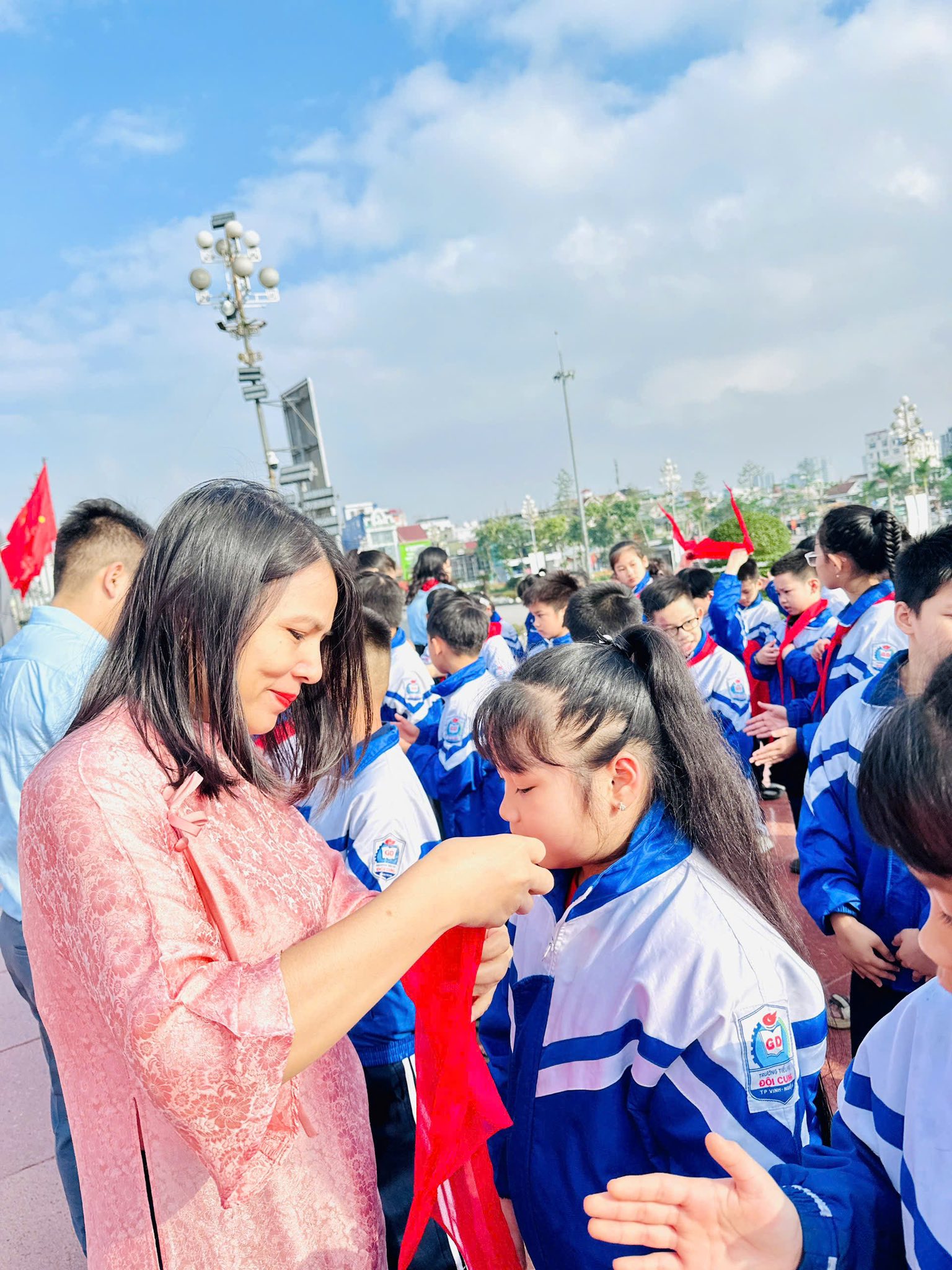 LỄ KẾT NẠP ĐỘI VIÊN - NIỀM TỰ HÀO LÀ ĐỘI VIÊN ĐỘI TNTP HỒ CHÍ MINH