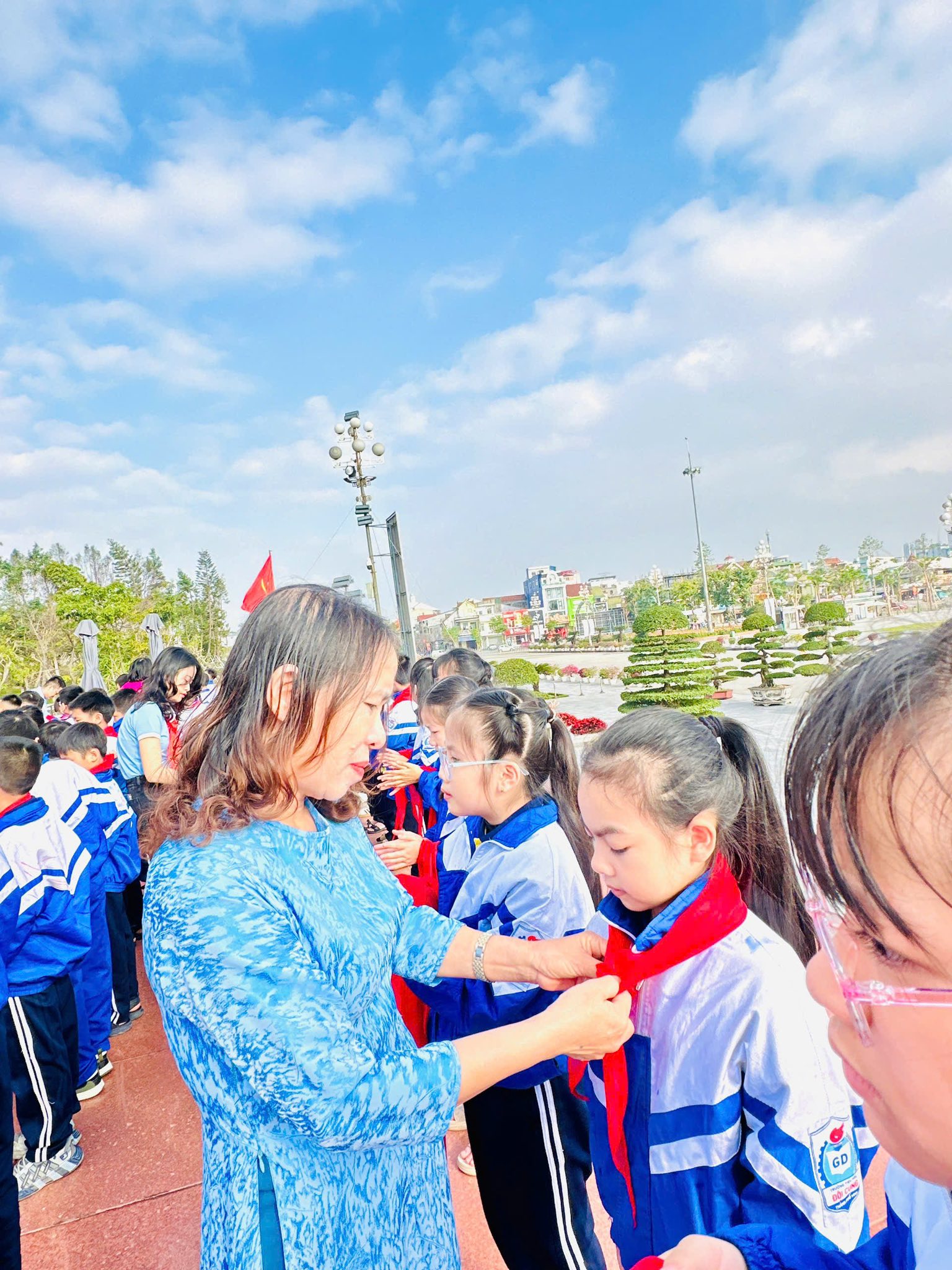 LỄ KẾT NẠP ĐỘI VIÊN - NIỀM TỰ HÀO LÀ ĐỘI VIÊN ĐỘI TNTP HỒ CHÍ MINH