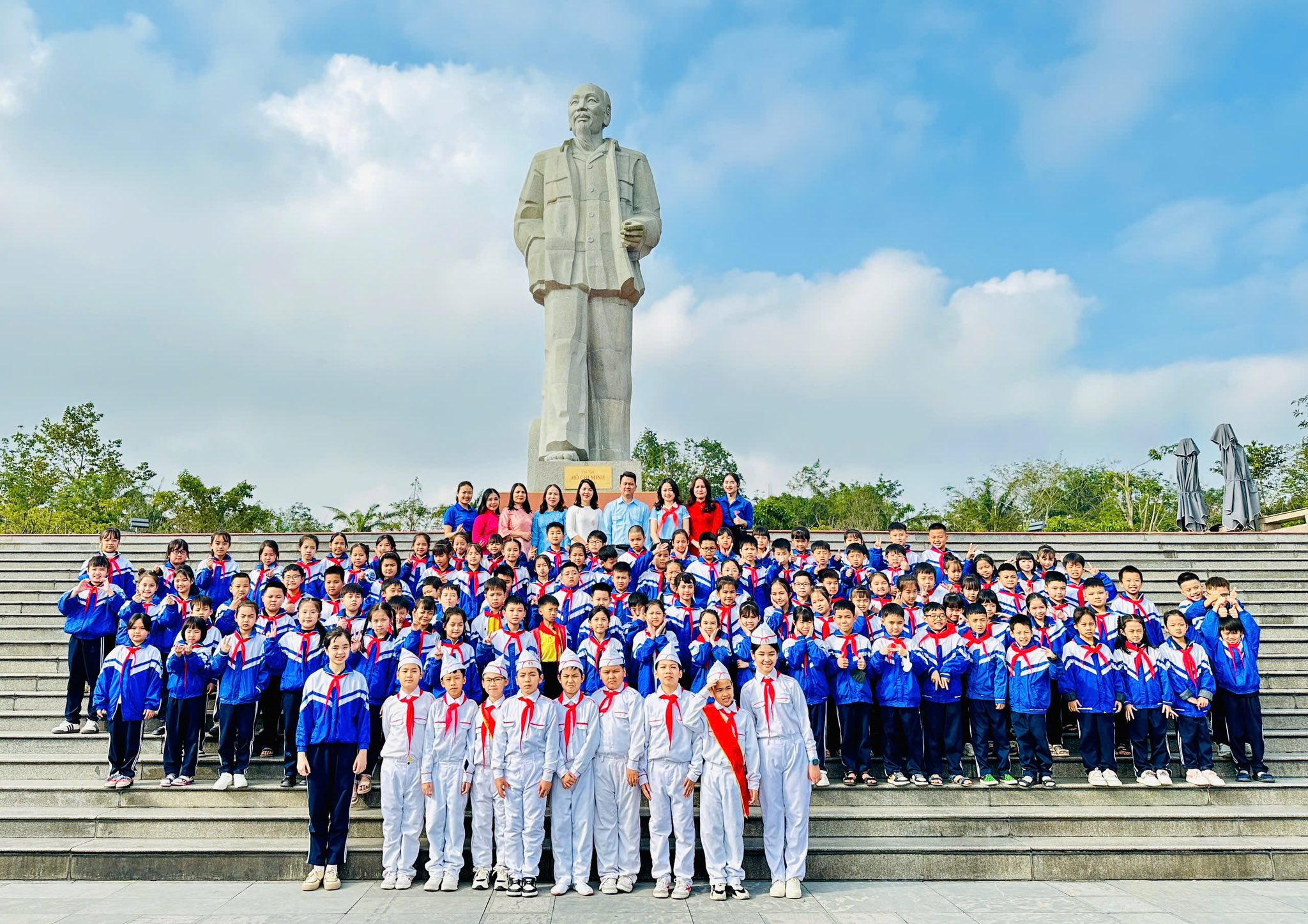 LỄ KẾT NẠP ĐỘI VIÊN - NIỀM TỰ HÀO LÀ ĐỘI VIÊN ĐỘI TNTP HỒ CHÍ MINH