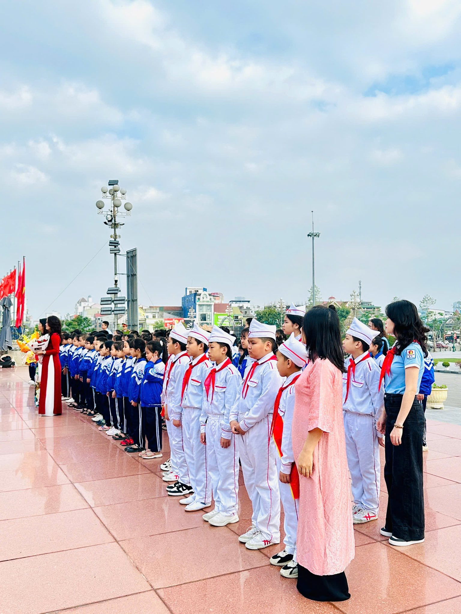 LỄ KẾT NẠP ĐỘI VIÊN - NIỀM TỰ HÀO LÀ ĐỘI VIÊN ĐỘI TNTP HỒ CHÍ MINH