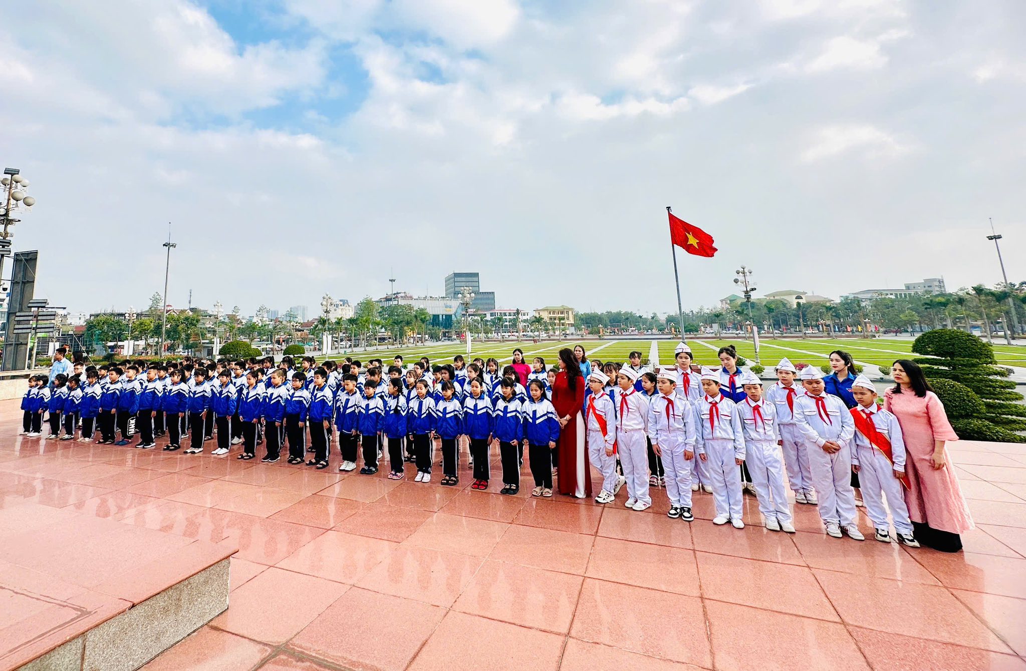 LỄ KẾT NẠP ĐỘI VIÊN - NIỀM TỰ HÀO LÀ ĐỘI VIÊN ĐỘI TNTP HỒ CHÍ MINH