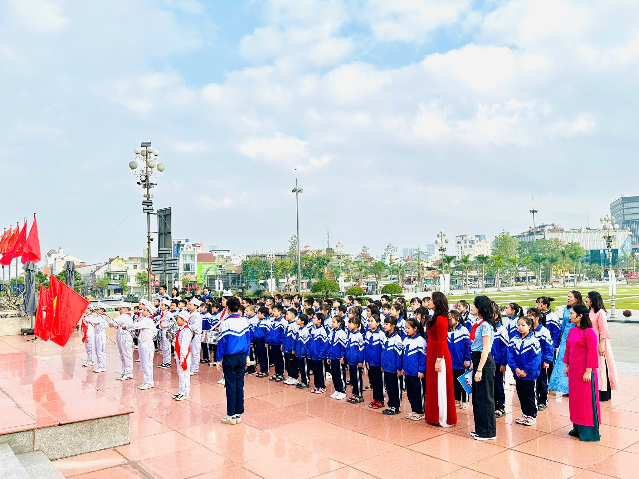 LỄ KẾT NẠP ĐỘI VIÊN - NIỀM TỰ HÀO LÀ ĐỘI VIÊN ĐỘI TNTP HỒ CHÍ MINH