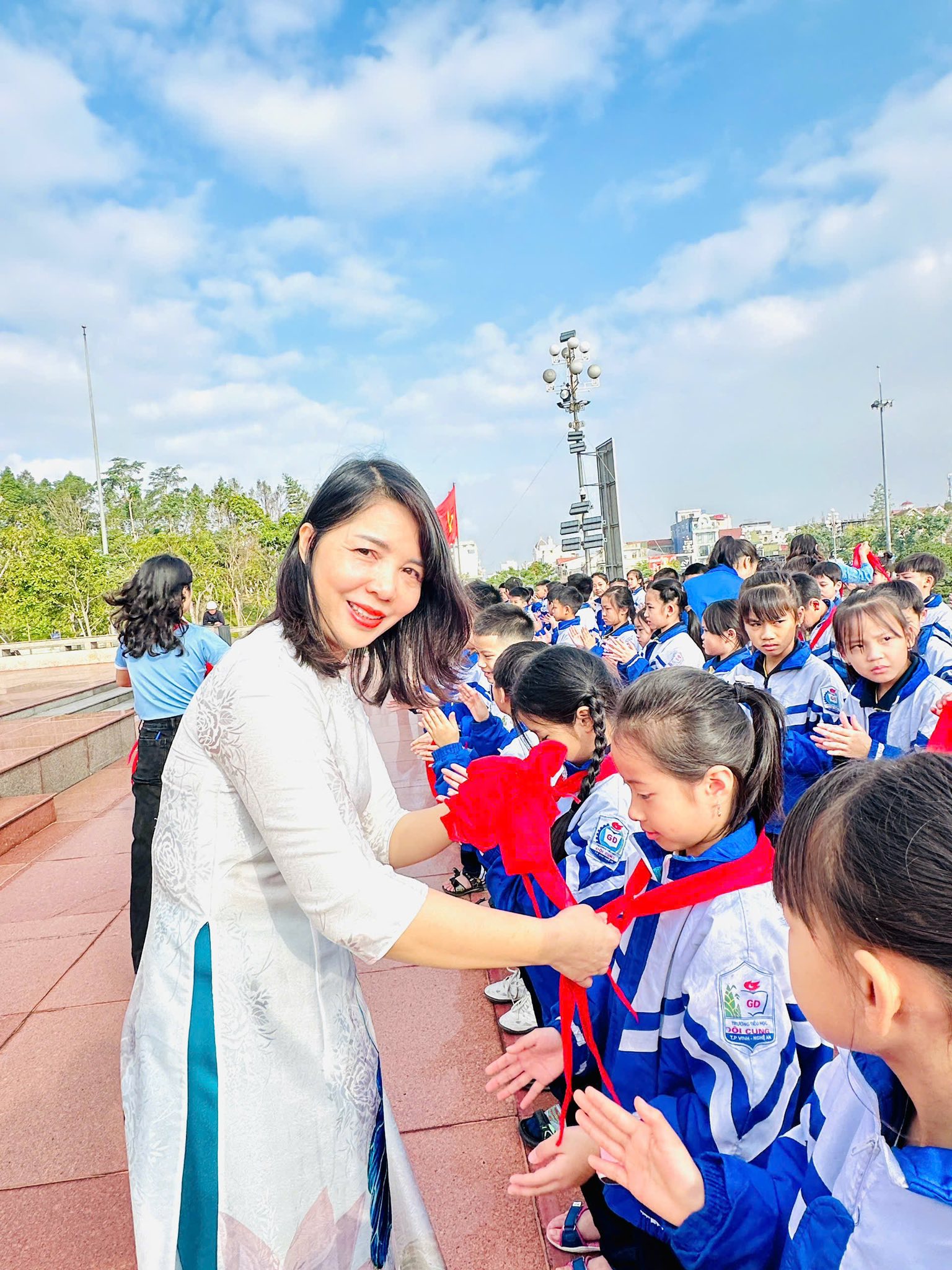 LỄ KẾT NẠP ĐỘI VIÊN - NIỀM TỰ HÀO LÀ ĐỘI VIÊN ĐỘI TNTP HỒ CHÍ MINH