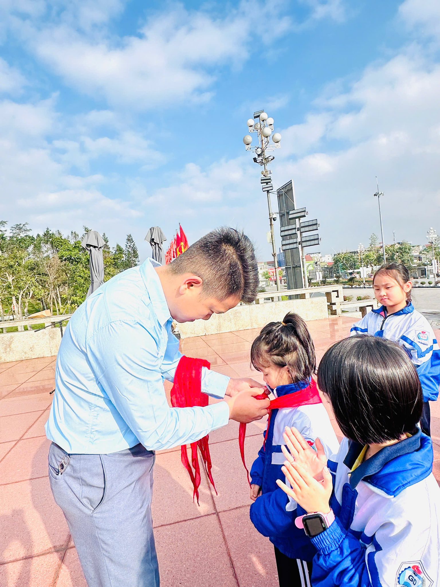 LỄ KẾT NẠP ĐỘI VIÊN - NIỀM TỰ HÀO LÀ ĐỘI VIÊN ĐỘI TNTP HỒ CHÍ MINH