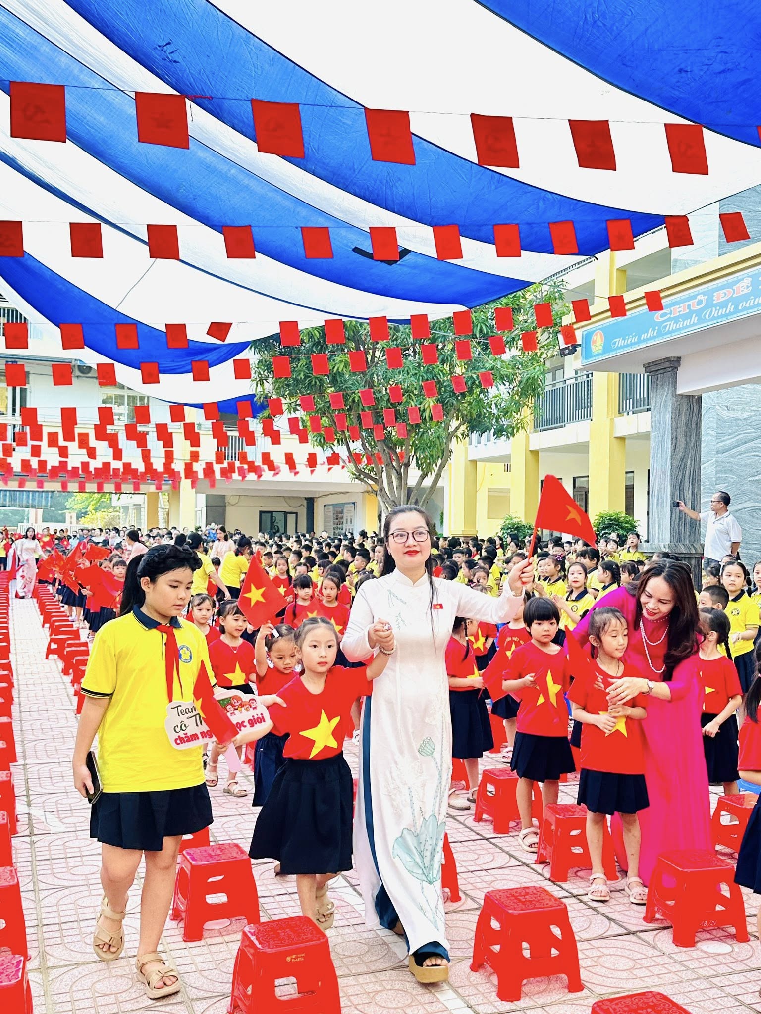 LỄ KHAI GIẢNG NĂM HỌC 2025–2026 & VÀ THAM GIA LỄ KỶ NIỆM 80 NĂM NGÀY THÀNH LẬP BỘ QUỐC GIA GIÁO DỤC (TIỀN THÂN CỦA BỘ GD& ĐT) TẠI TRƯỜNG TH ĐỘI CUNG