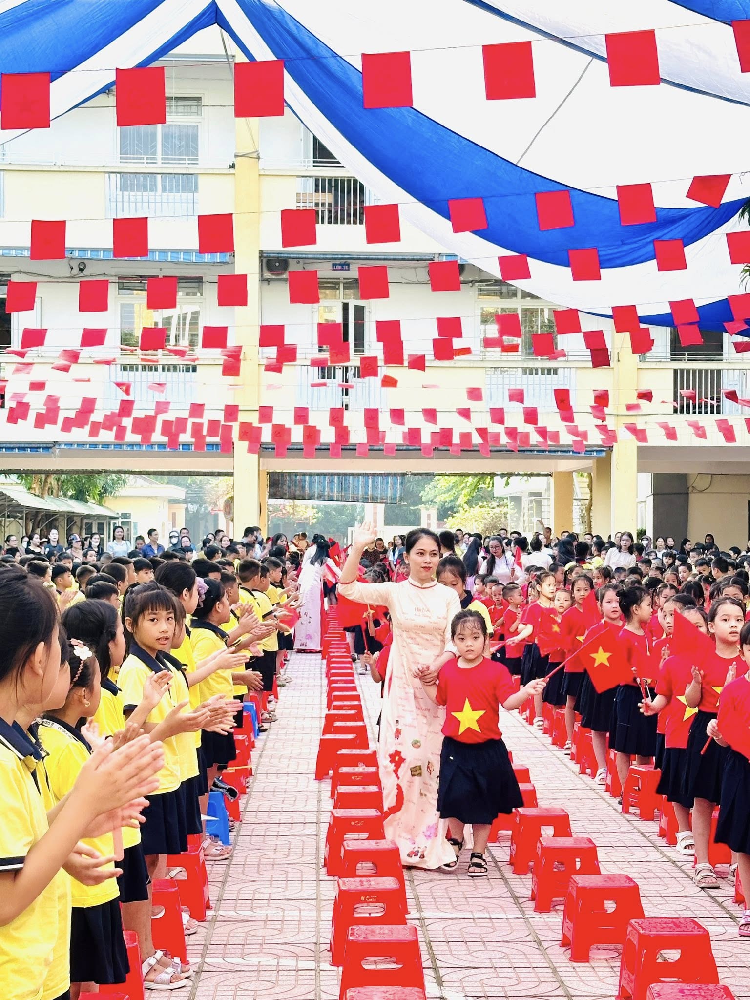 LỄ KHAI GIẢNG NĂM HỌC 2025–2026 & VÀ THAM GIA LỄ KỶ NIỆM 80 NĂM NGÀY THÀNH LẬP BỘ QUỐC GIA GIÁO DỤC (TIỀN THÂN CỦA BỘ GD& ĐT) TẠI TRƯỜNG TH ĐỘI CUNG