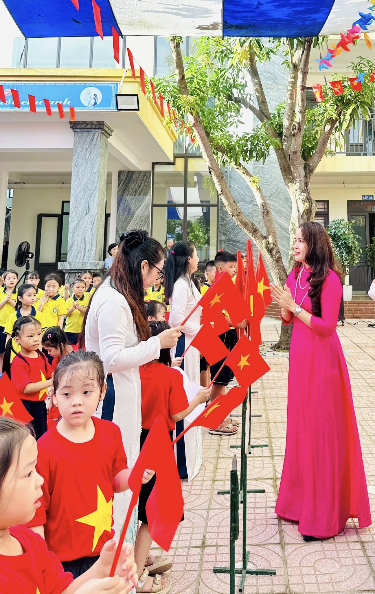 LỄ KHAI GIẢNG NĂM HỌC 2025–2026 & VÀ THAM GIA LỄ KỶ NIỆM 80 NĂM NGÀY THÀNH LẬP BỘ QUỐC GIA GIÁO DỤC (TIỀN THÂN CỦA BỘ GD& ĐT) TẠI TRƯỜNG TH ĐỘI CUNG