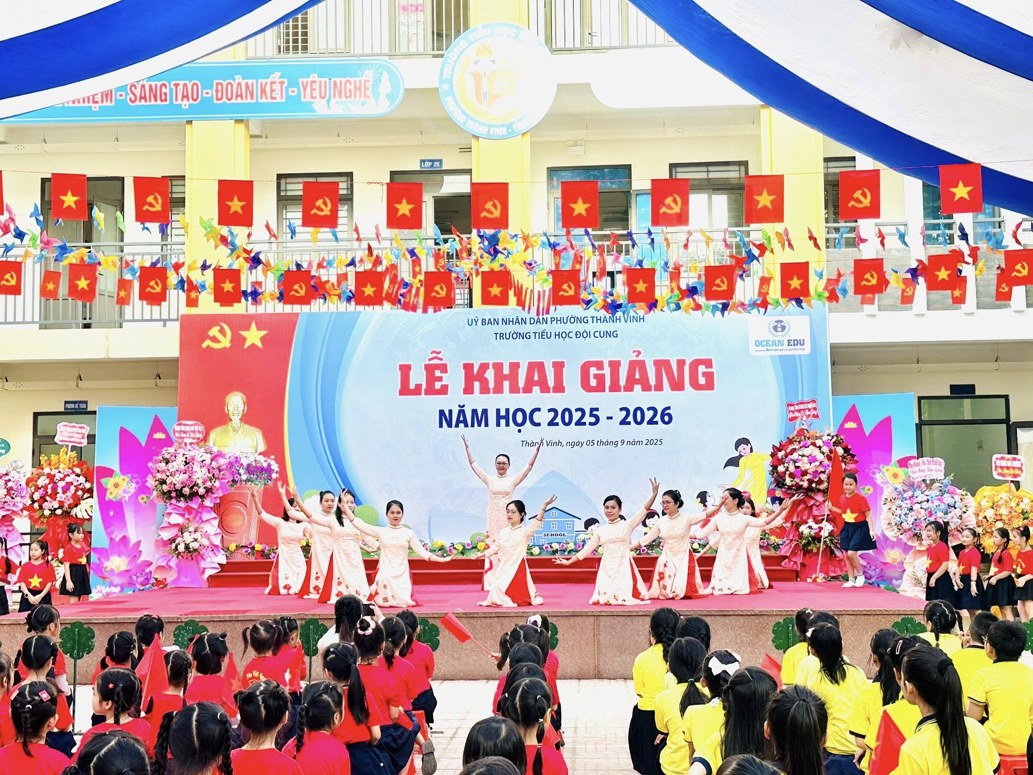 LỄ KHAI GIẢNG NĂM HỌC 2025–2026 & VÀ THAM GIA LỄ KỶ NIỆM 80 NĂM NGÀY THÀNH LẬP BỘ QUỐC GIA GIÁO DỤC (TIỀN THÂN CỦA BỘ GD& ĐT) TẠI TRƯỜNG TH ĐỘI CUNG