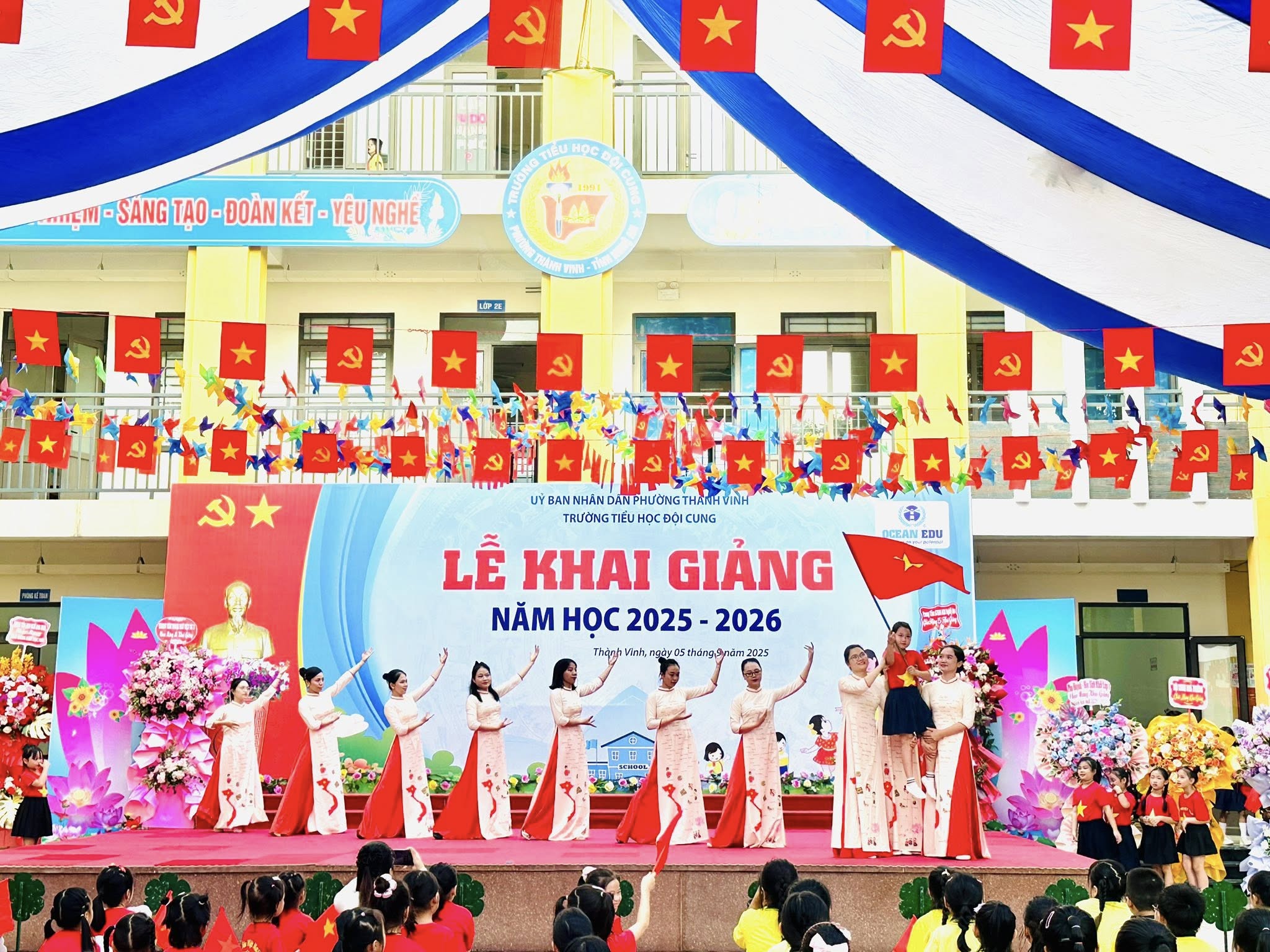 LỄ KHAI GIẢNG NĂM HỌC 2025–2026 & VÀ THAM GIA LỄ KỶ NIỆM 80 NĂM NGÀY THÀNH LẬP BỘ QUỐC GIA GIÁO DỤC (TIỀN THÂN CỦA BỘ GD& ĐT) TẠI TRƯỜNG TH ĐỘI CUNG