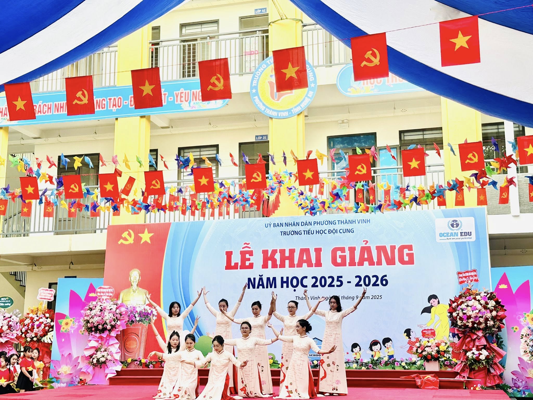 LỄ KHAI GIẢNG NĂM HỌC 2025–2026 & VÀ THAM GIA LỄ KỶ NIỆM 80 NĂM NGÀY THÀNH LẬP BỘ QUỐC GIA GIÁO DỤC (TIỀN THÂN CỦA BỘ GD& ĐT) TẠI TRƯỜNG TH ĐỘI CUNG