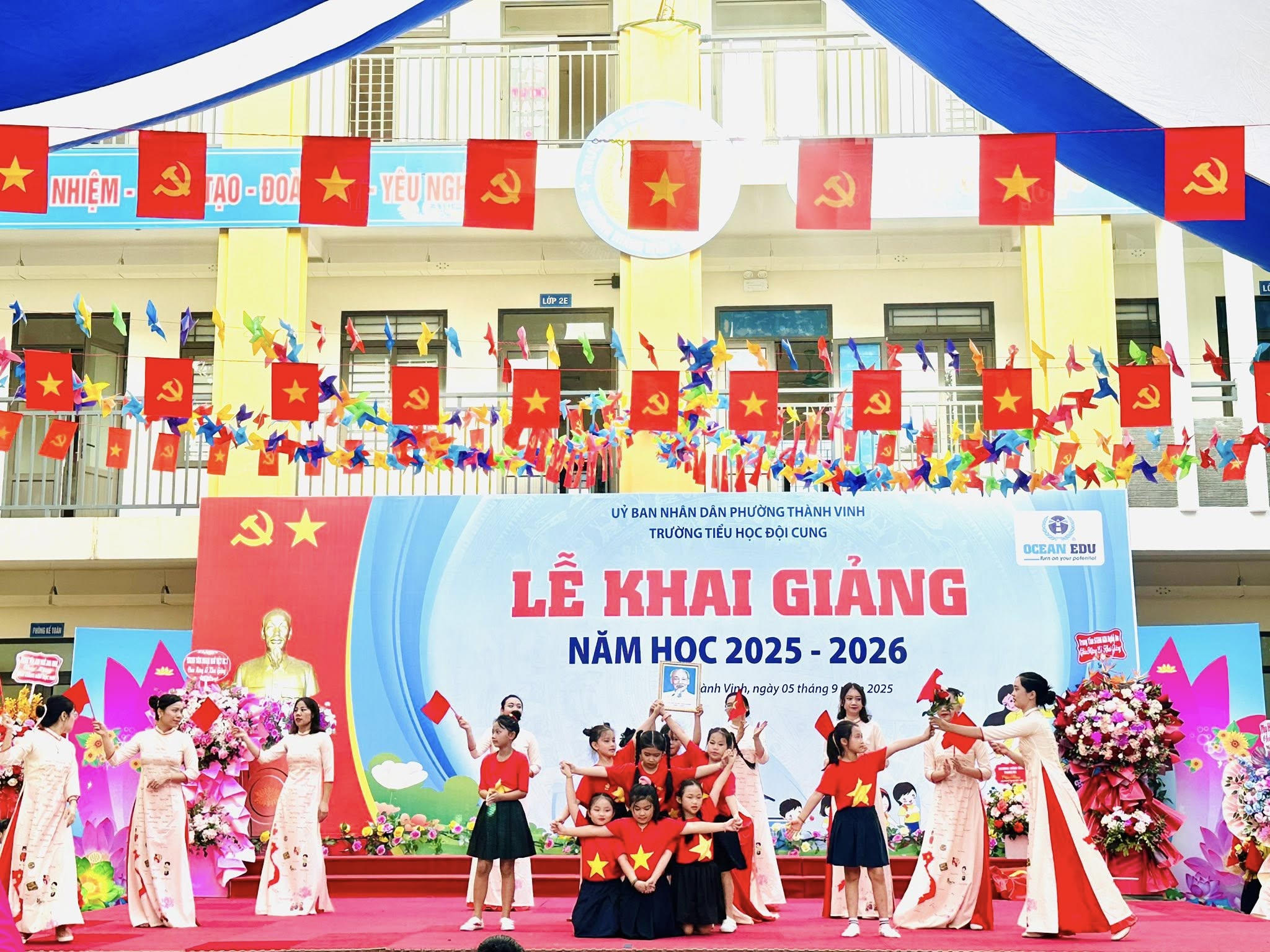 LỄ KHAI GIẢNG NĂM HỌC 2025–2026 & VÀ THAM GIA LỄ KỶ NIỆM 80 NĂM NGÀY THÀNH LẬP BỘ QUỐC GIA GIÁO DỤC (TIỀN THÂN CỦA BỘ GD& ĐT) TẠI TRƯỜNG TH ĐỘI CUNG