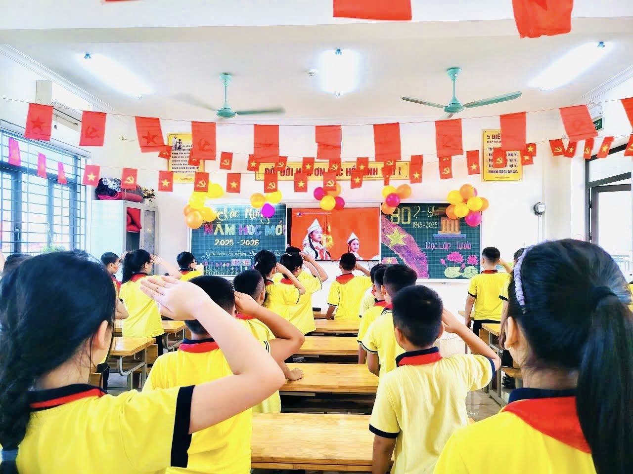 LỄ KHAI GIẢNG NĂM HỌC 2025–2026 & VÀ THAM GIA LỄ KỶ NIỆM 80 NĂM NGÀY THÀNH LẬP BỘ QUỐC GIA GIÁO DỤC (TIỀN THÂN CỦA BỘ GD& ĐT) TẠI TRƯỜNG TH ĐỘI CUNG