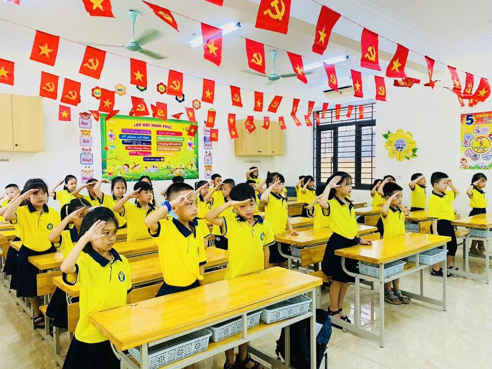 LỄ KHAI GIẢNG NĂM HỌC 2025–2026 & VÀ THAM GIA LỄ KỶ NIỆM 80 NĂM NGÀY THÀNH LẬP BỘ QUỐC GIA GIÁO DỤC (TIỀN THÂN CỦA BỘ GD& ĐT) TẠI TRƯỜNG TH ĐỘI CUNG